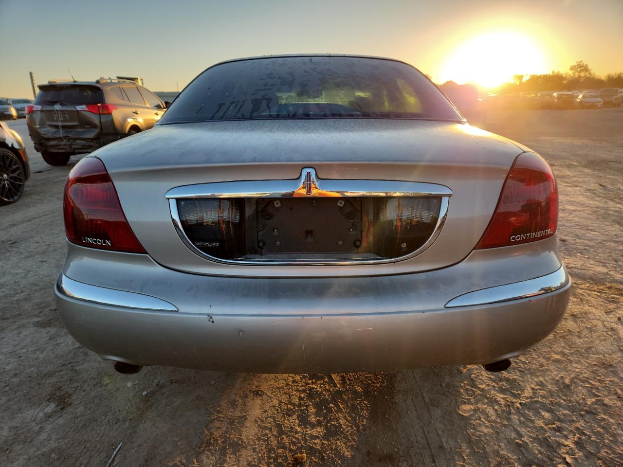 1999 Lincoln Continental Silver vin: 1LNHM97V9XY626635