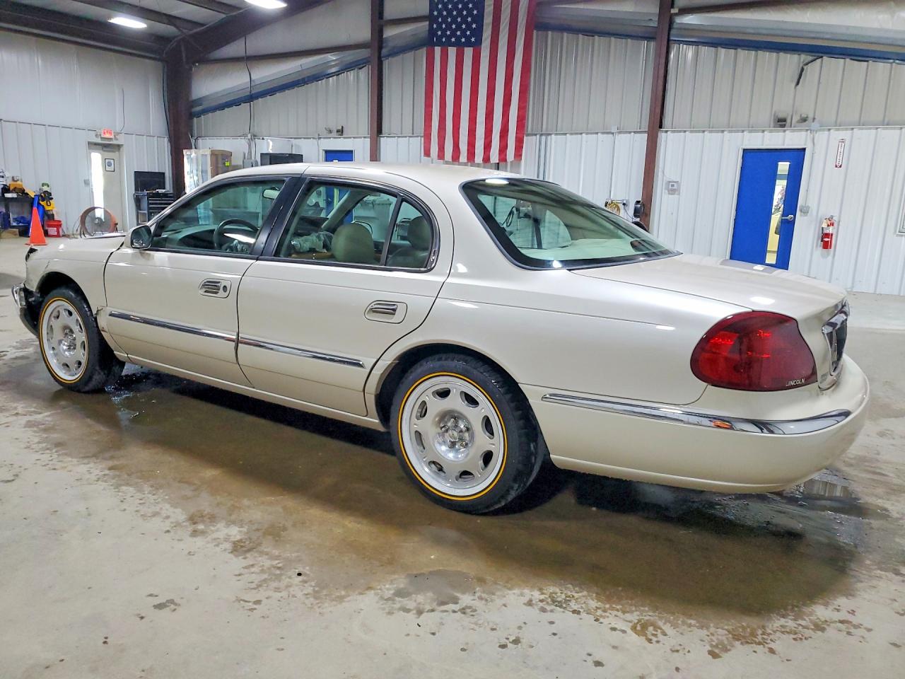 1999 Lincoln Continental Cream vin: 1LNHM97V9XY667458