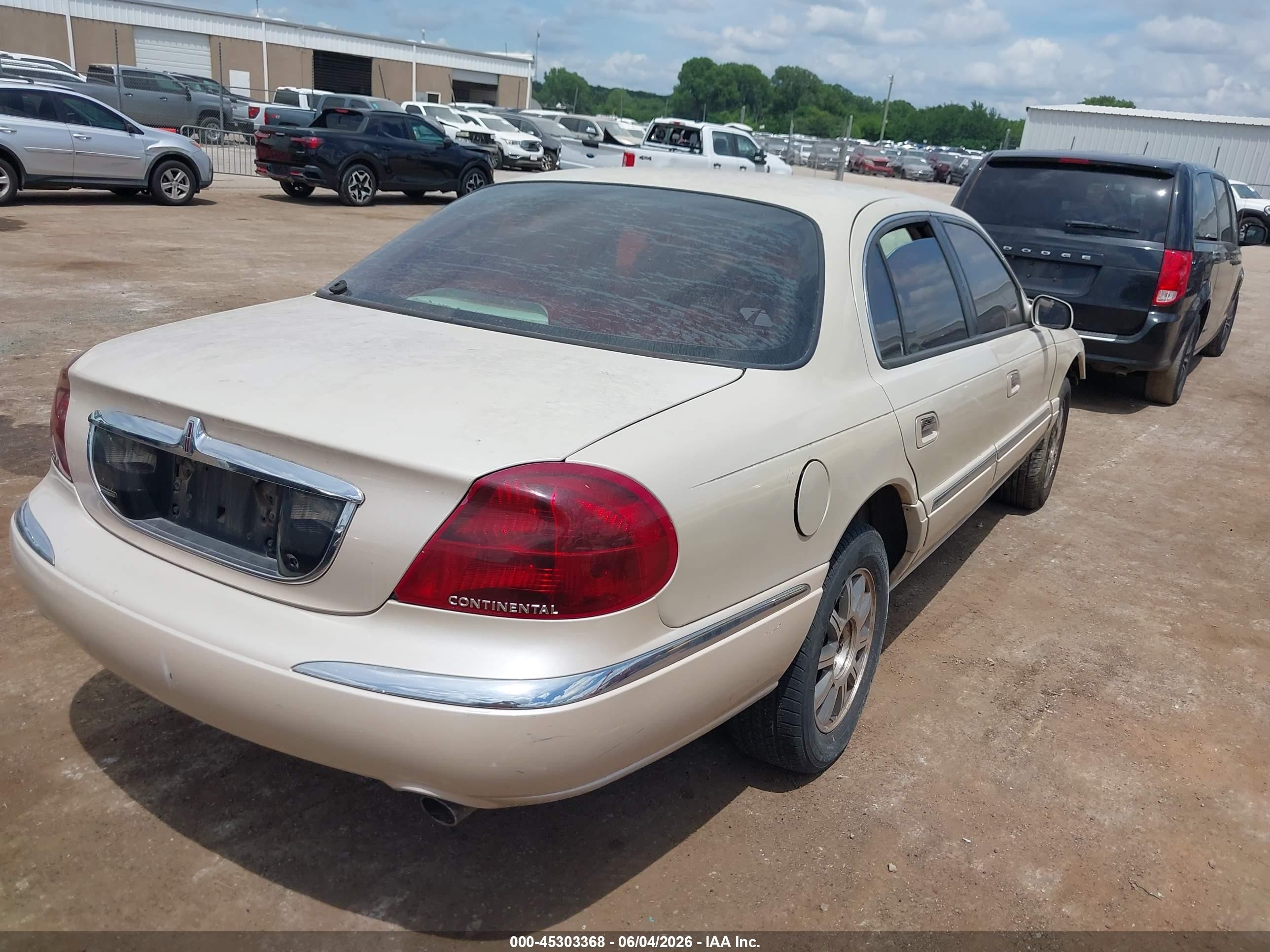 2001 Lincoln Continental   Beige vin: 1LNHM97VX1Y726122