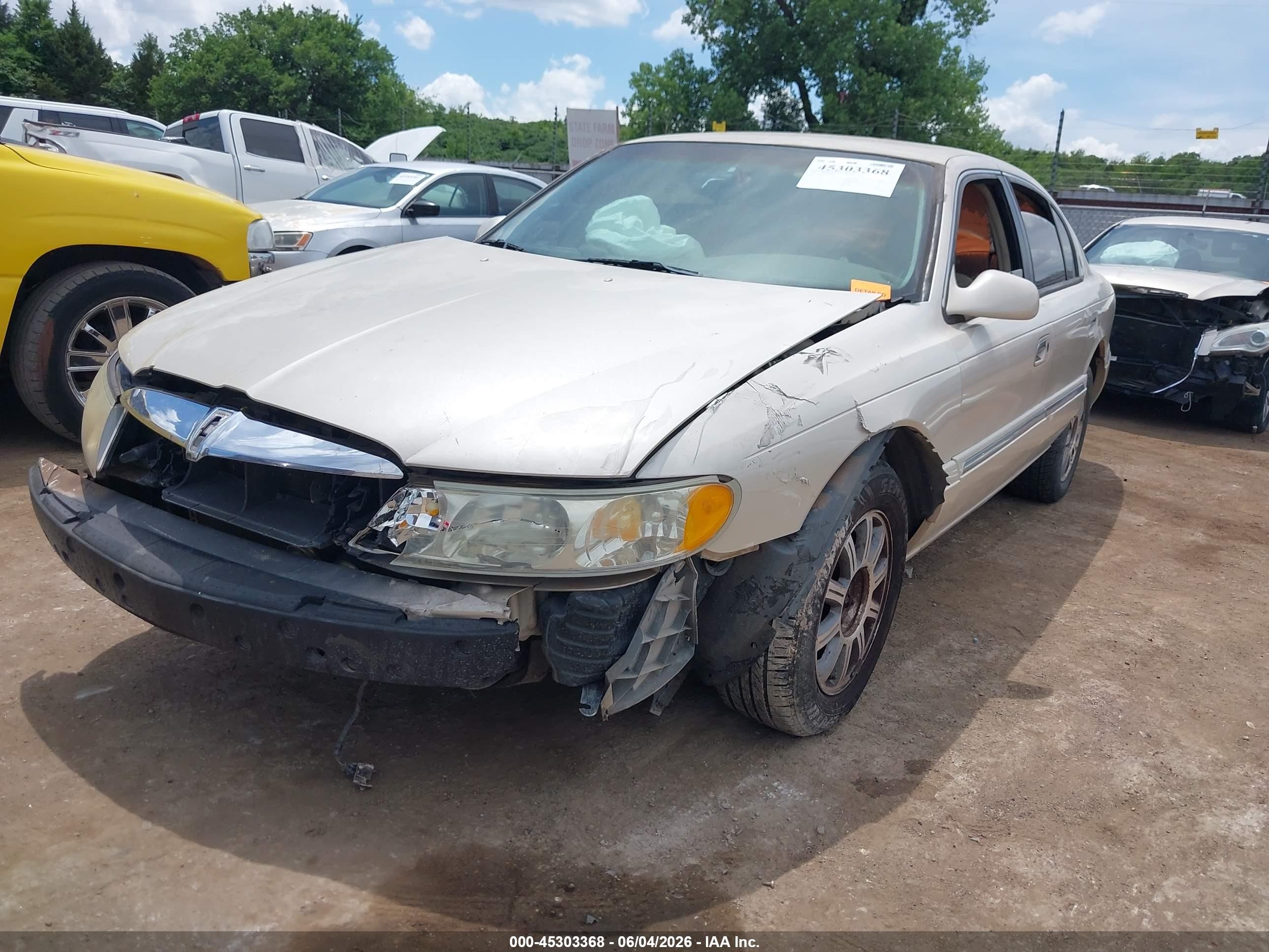 2001 Lincoln Continental   Beige vin: 1LNHM97VX1Y726122