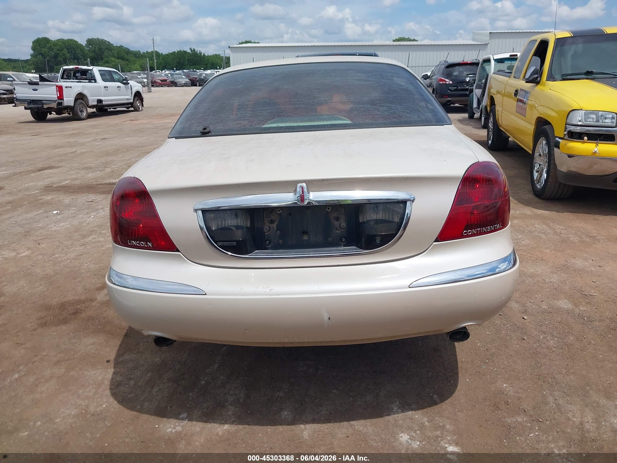 2001 Lincoln Continental   Beige vin: 1LNHM97VX1Y726122