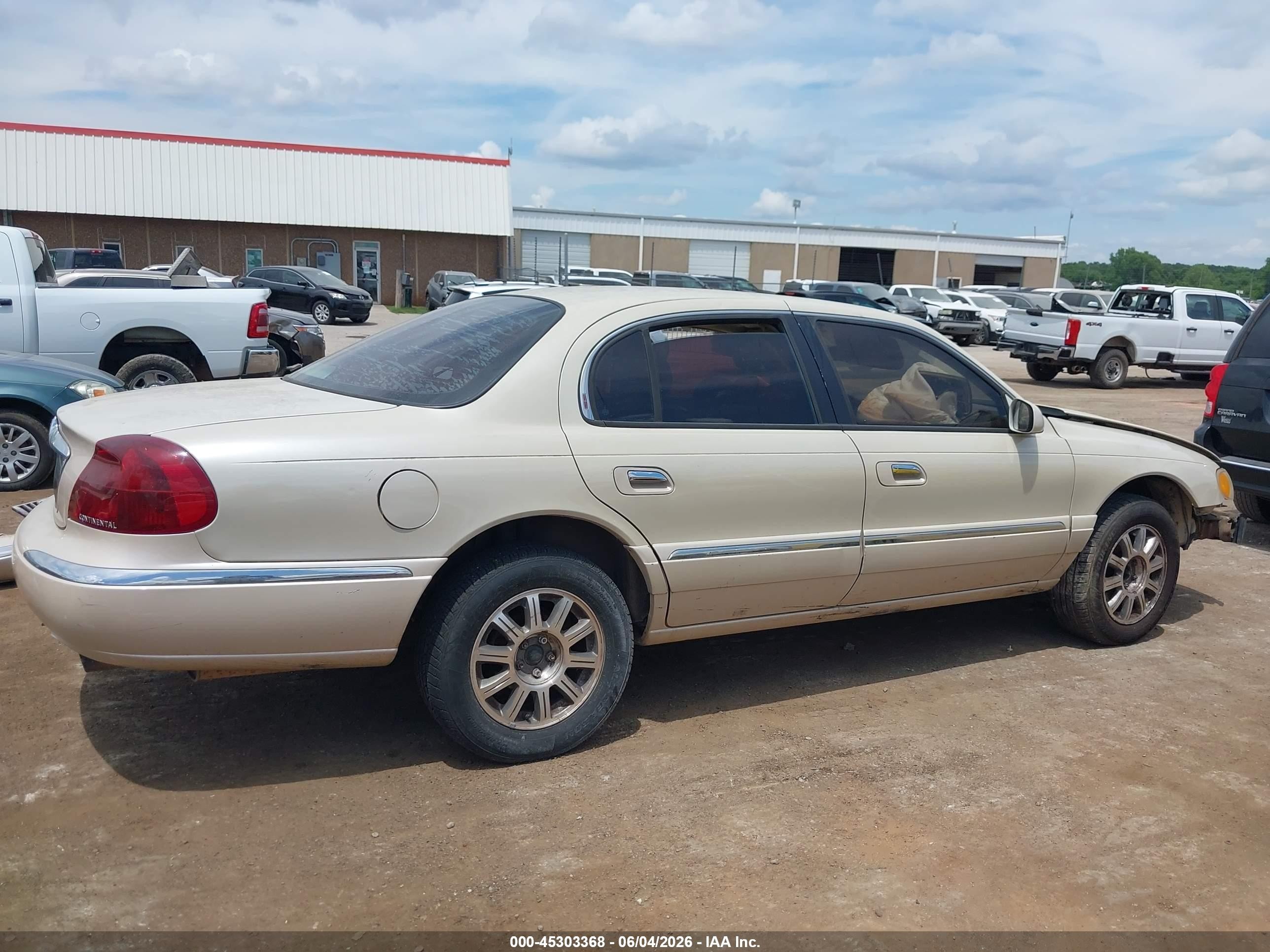2001 Lincoln Continental   Beige vin: 1LNHM97VX1Y726122