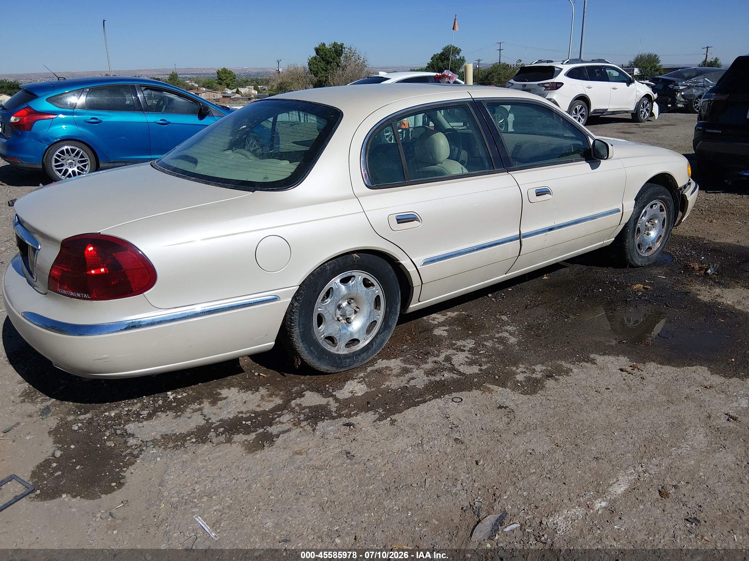 2002 Lincoln Continental   Кремовый vin: 1LNHM97VX2Y695942
