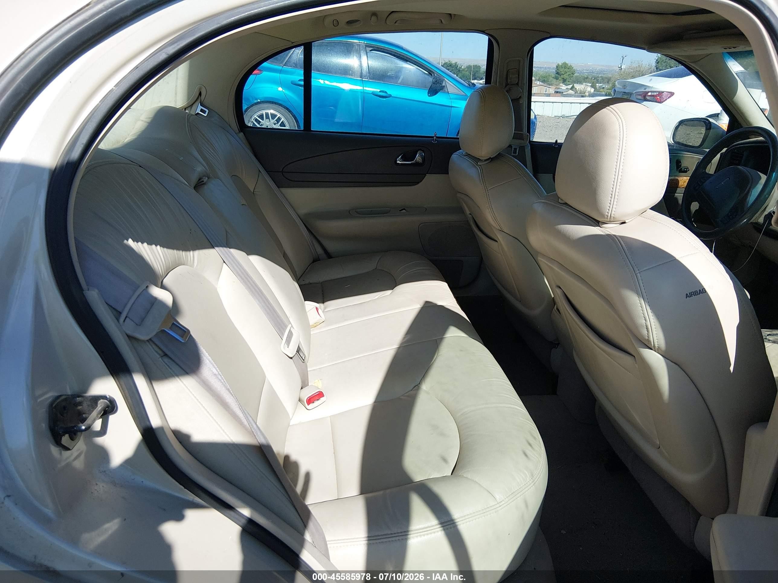 2002 Lincoln Continental   Кремовый vin: 1LNHM97VX2Y695942