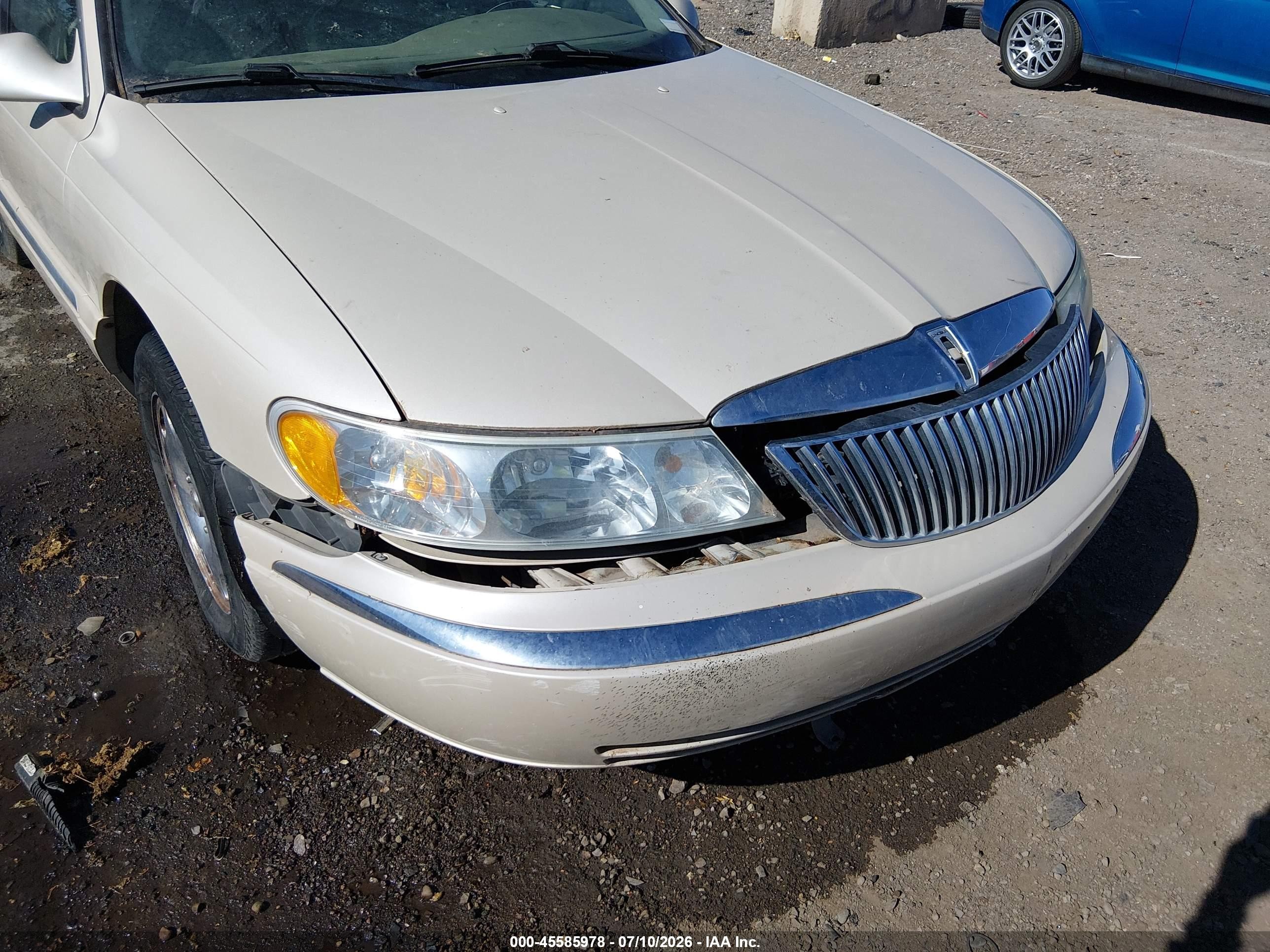 2002 Lincoln Continental   Кремовый vin: 1LNHM97VX2Y695942