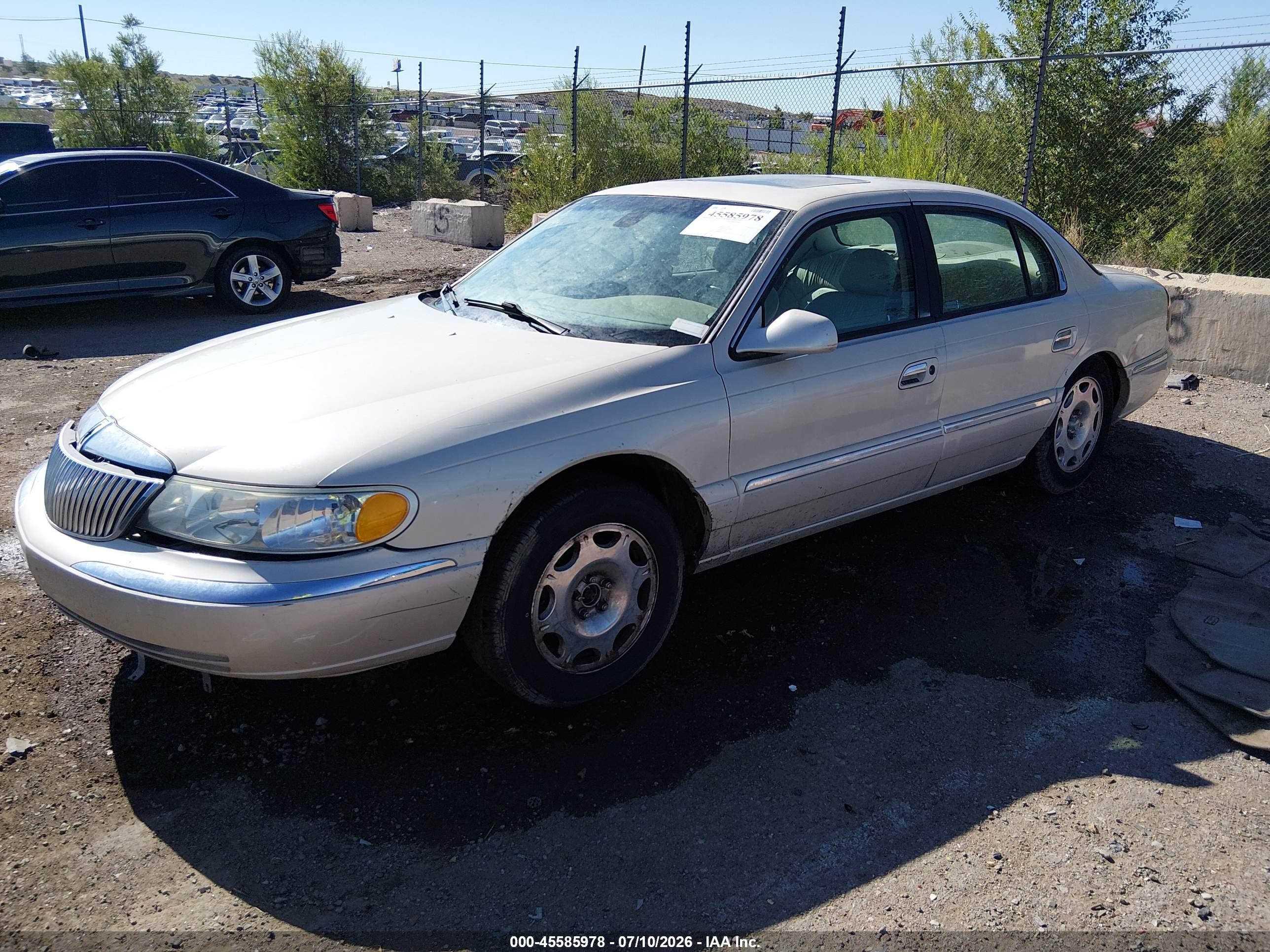 2002 Lincoln Continental   Кремовый vin: 1LNHM97VX2Y695942