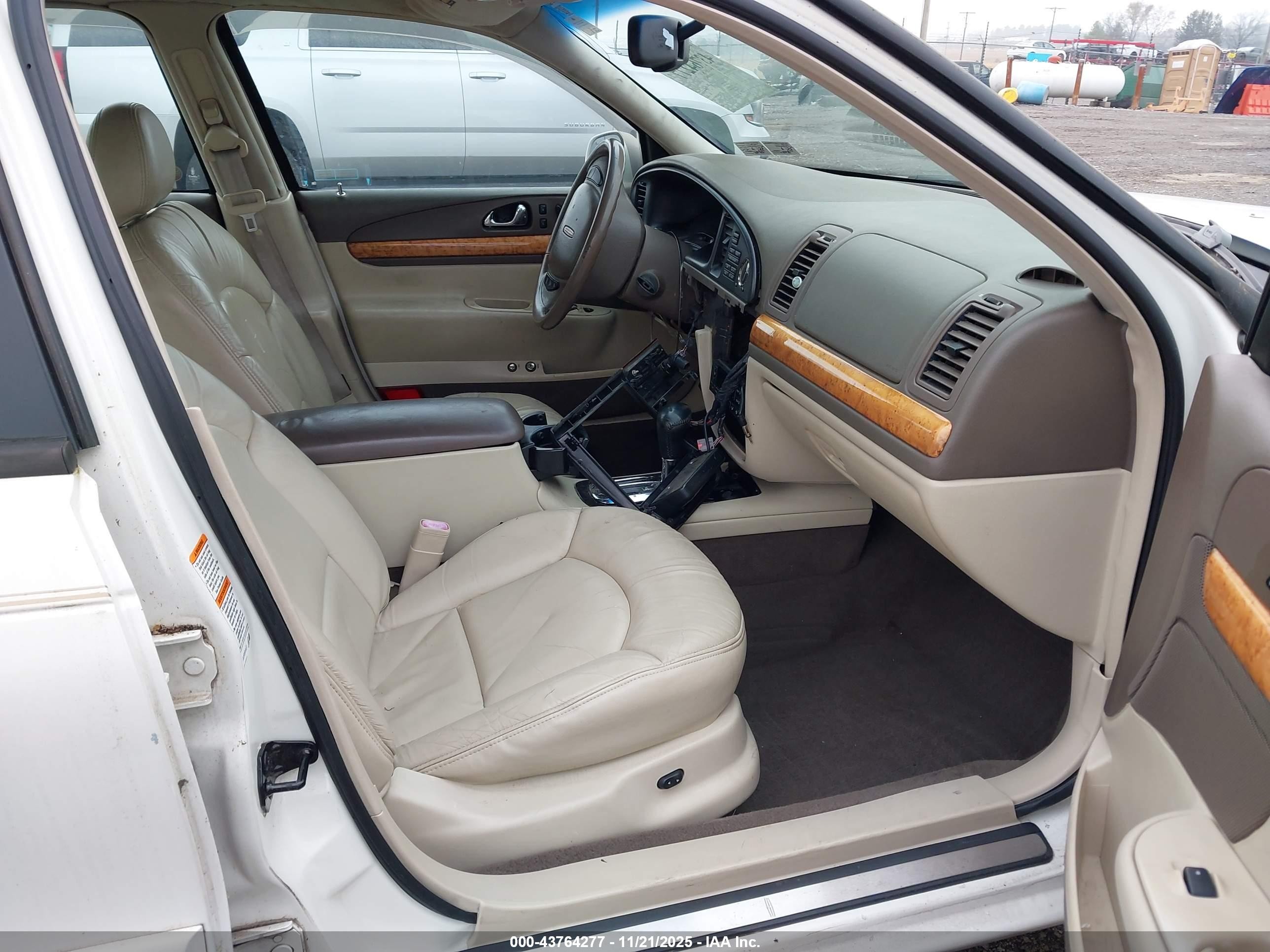 1999 Lincoln Continental   White vin: 1LNHM97VXXY703416
