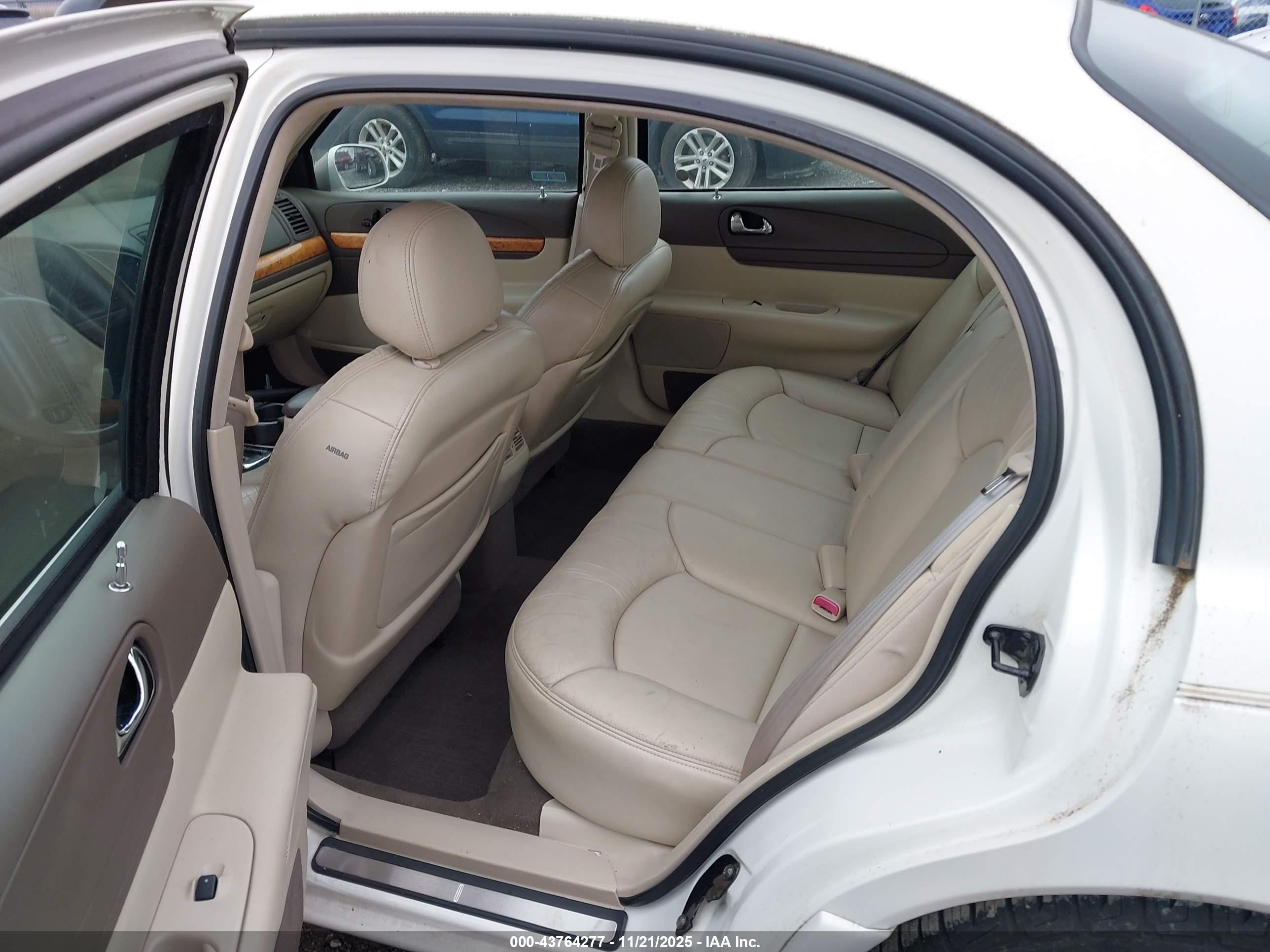 1999 Lincoln Continental   White vin: 1LNHM97VXXY703416