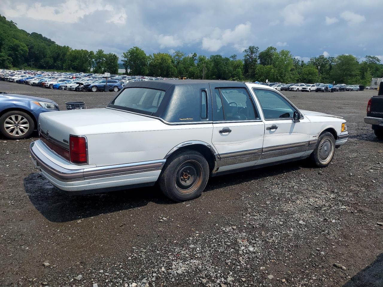 1990 Lincoln Town Car White vin: 1LNLM81F1LY743531
