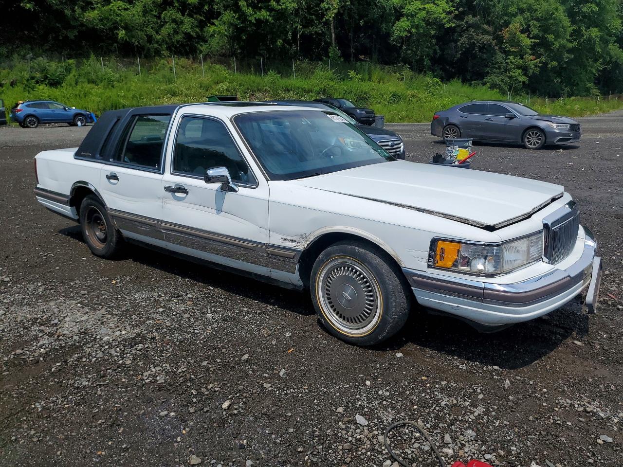 1990 Lincoln Town Car White vin: 1LNLM81F1LY743531