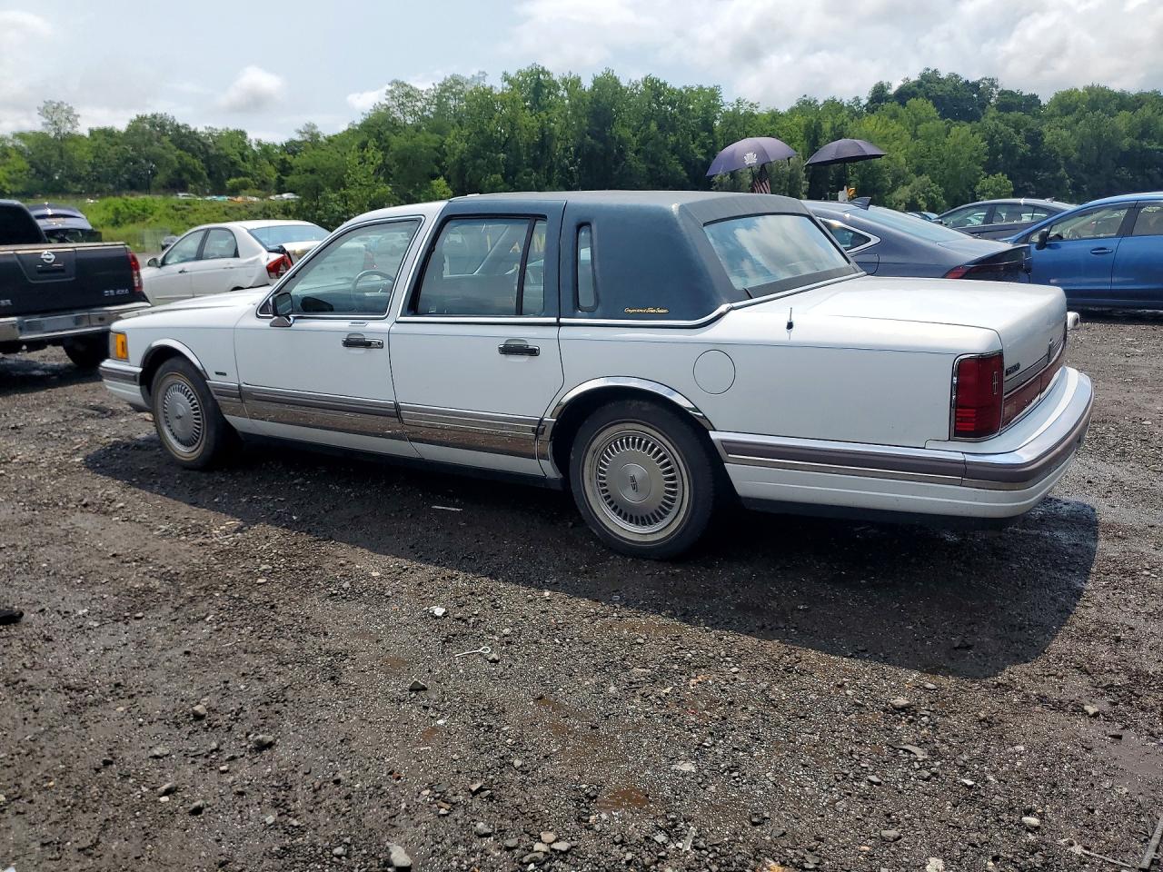 1990 Lincoln Town Car White vin: 1LNLM81F1LY743531