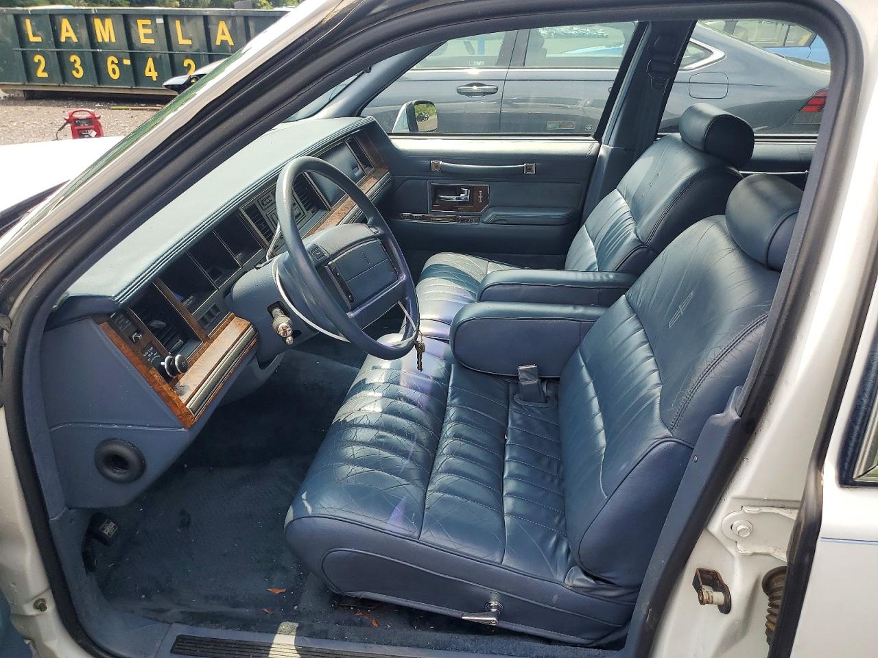1990 Lincoln Town Car White vin: 1LNLM81F1LY743531