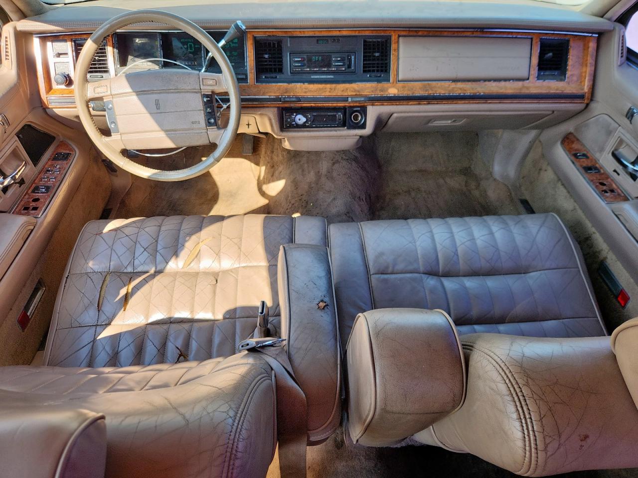 1993 Lincoln Town Car Executive Gold vin: 1LNLM81W0PY774243