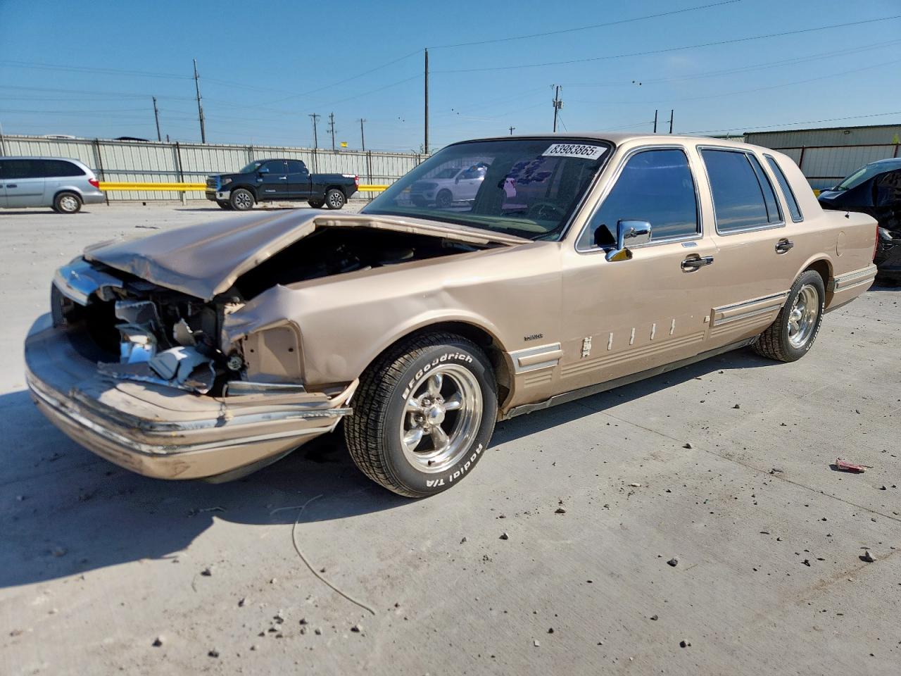 1993 Lincoln Town Car Executive Золотой vin: 1LNLM81W0PY774243