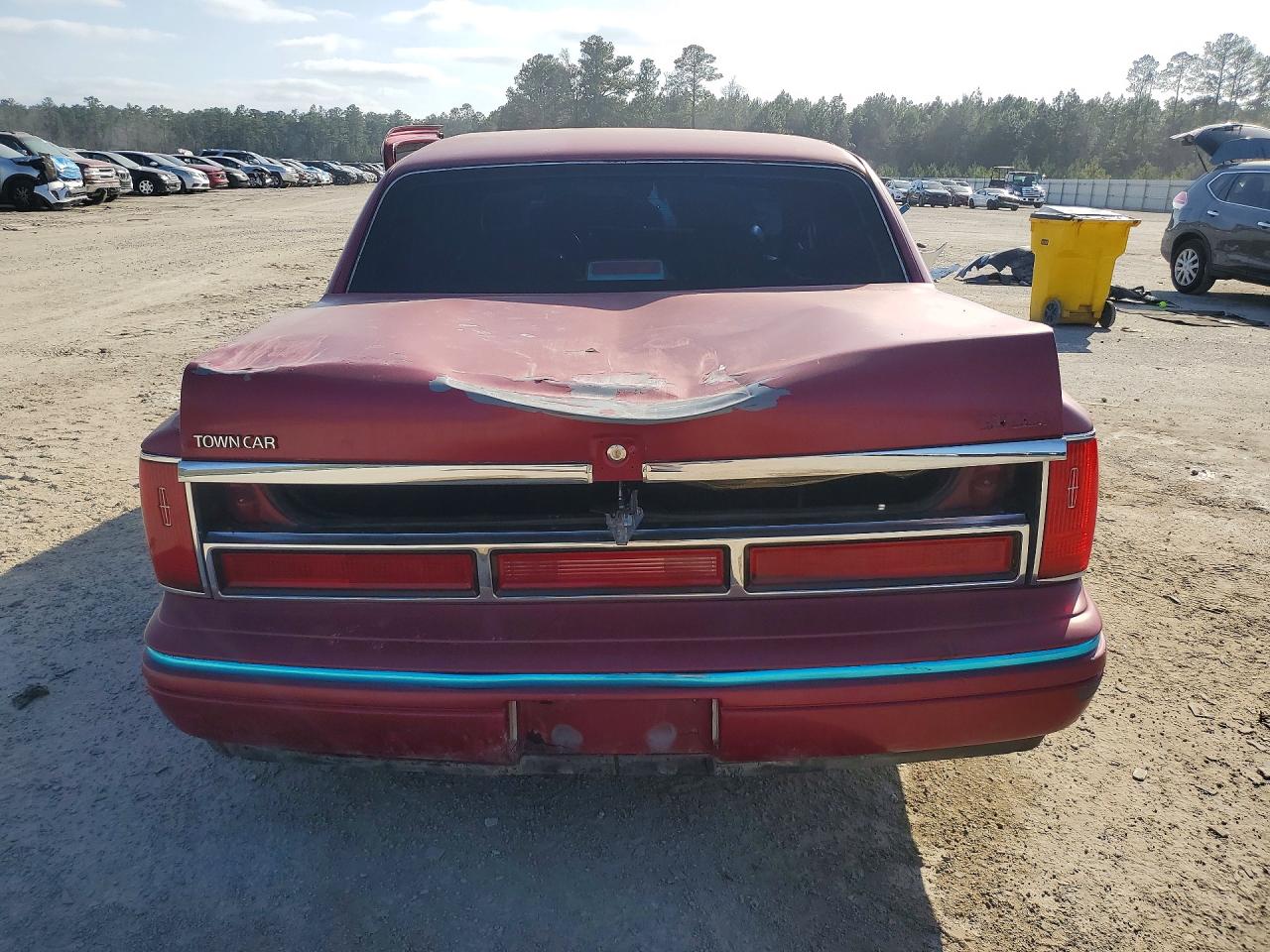 1995 Lincoln Town Car Executive Burgundy vin: 1LNLM81W0SY713631