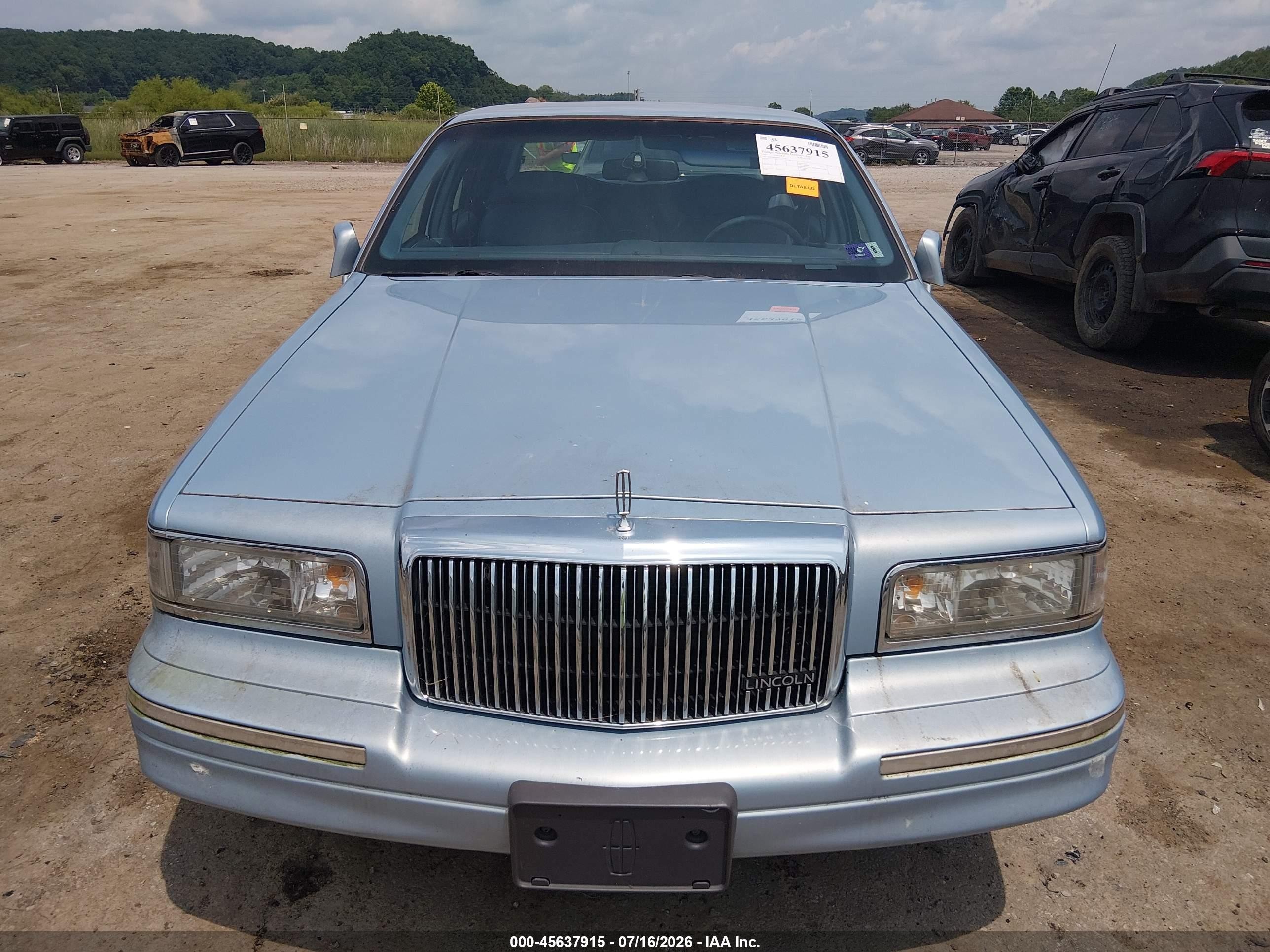 1997 Lincoln Town Car Executive Light Blue vin: 1LNLM81W0VY606180