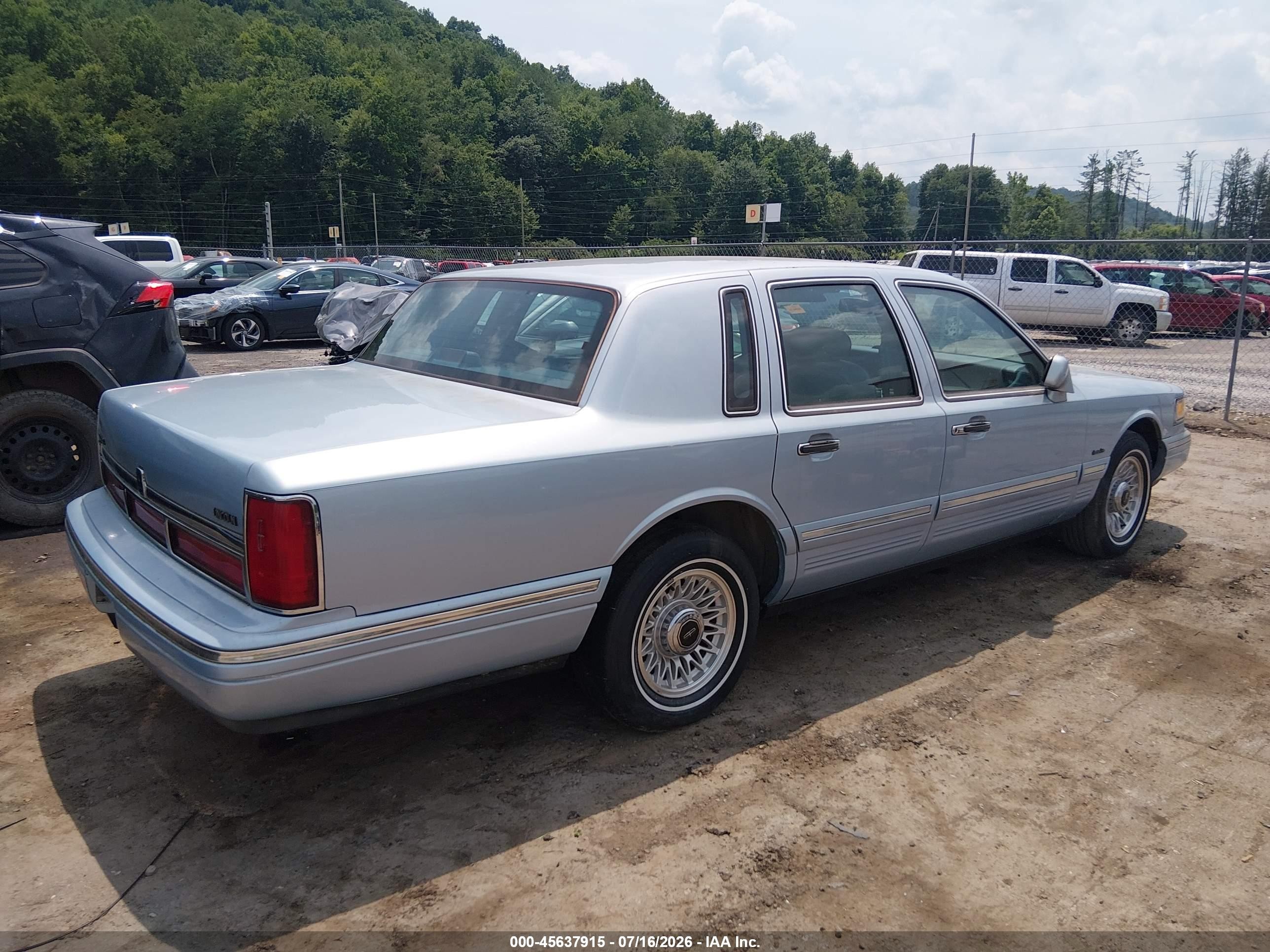 1997 Lincoln Town Car Executive Light Blue vin: 1LNLM81W0VY606180