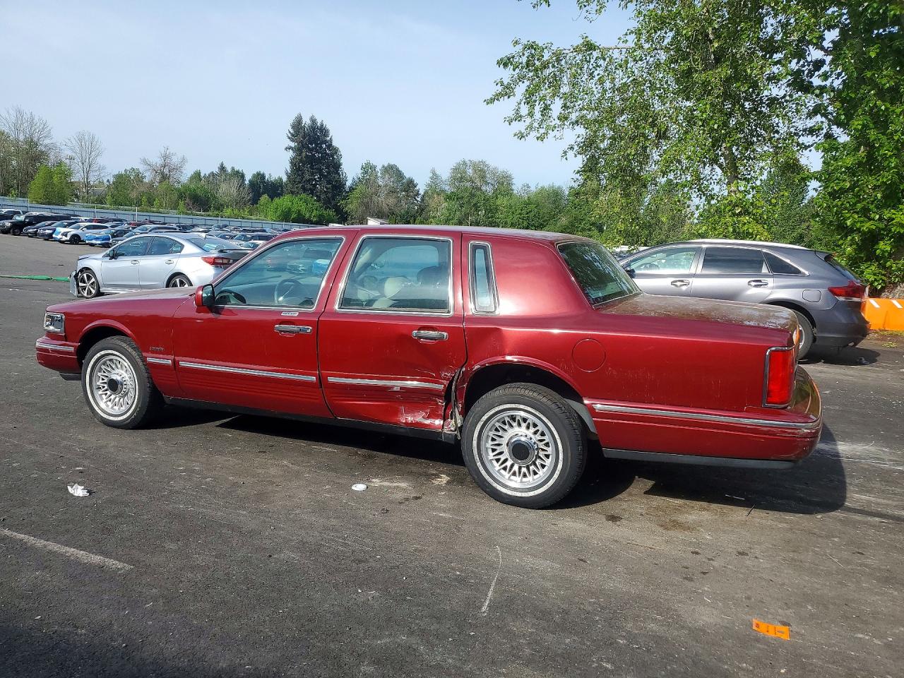 1997 Lincoln Town Car Executive Burgundy vin: 1LNLM81W0VY689612