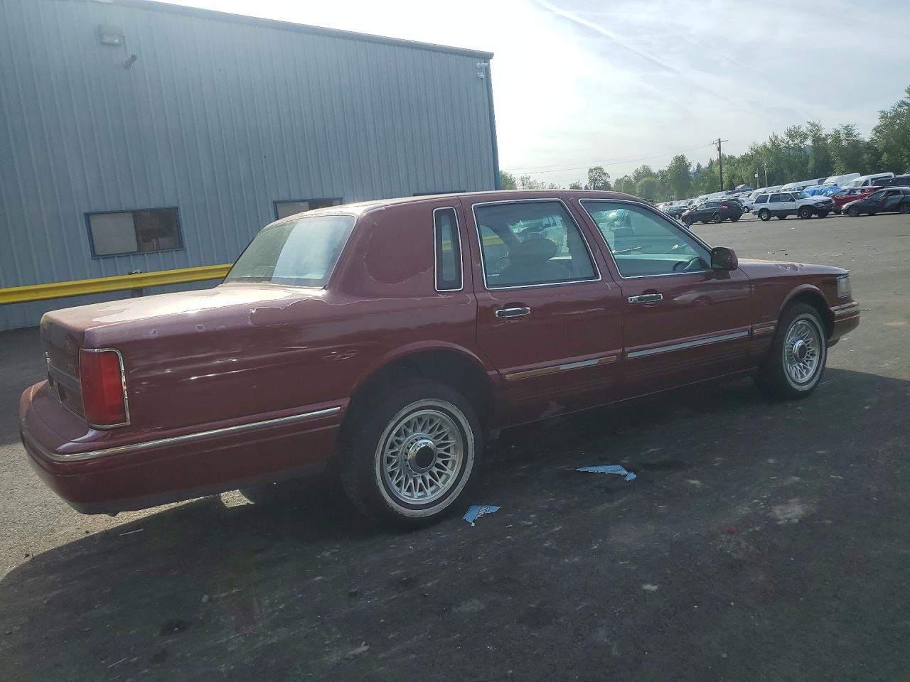 1997 Lincoln Town Car Executive Burgundy vin: 1LNLM81W0VY689612