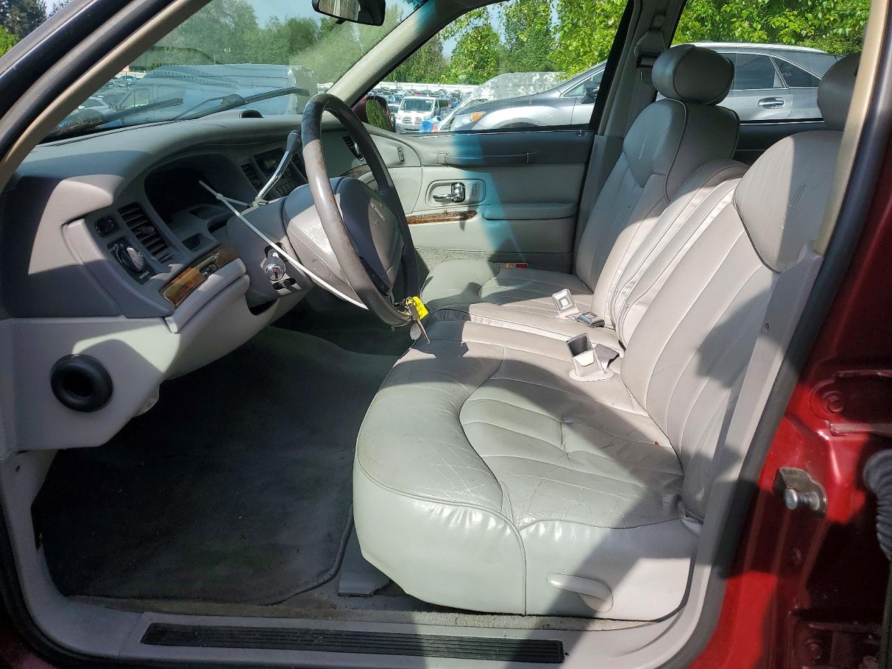 1997 Lincoln Town Car Executive Burgundy vin: 1LNLM81W0VY689612