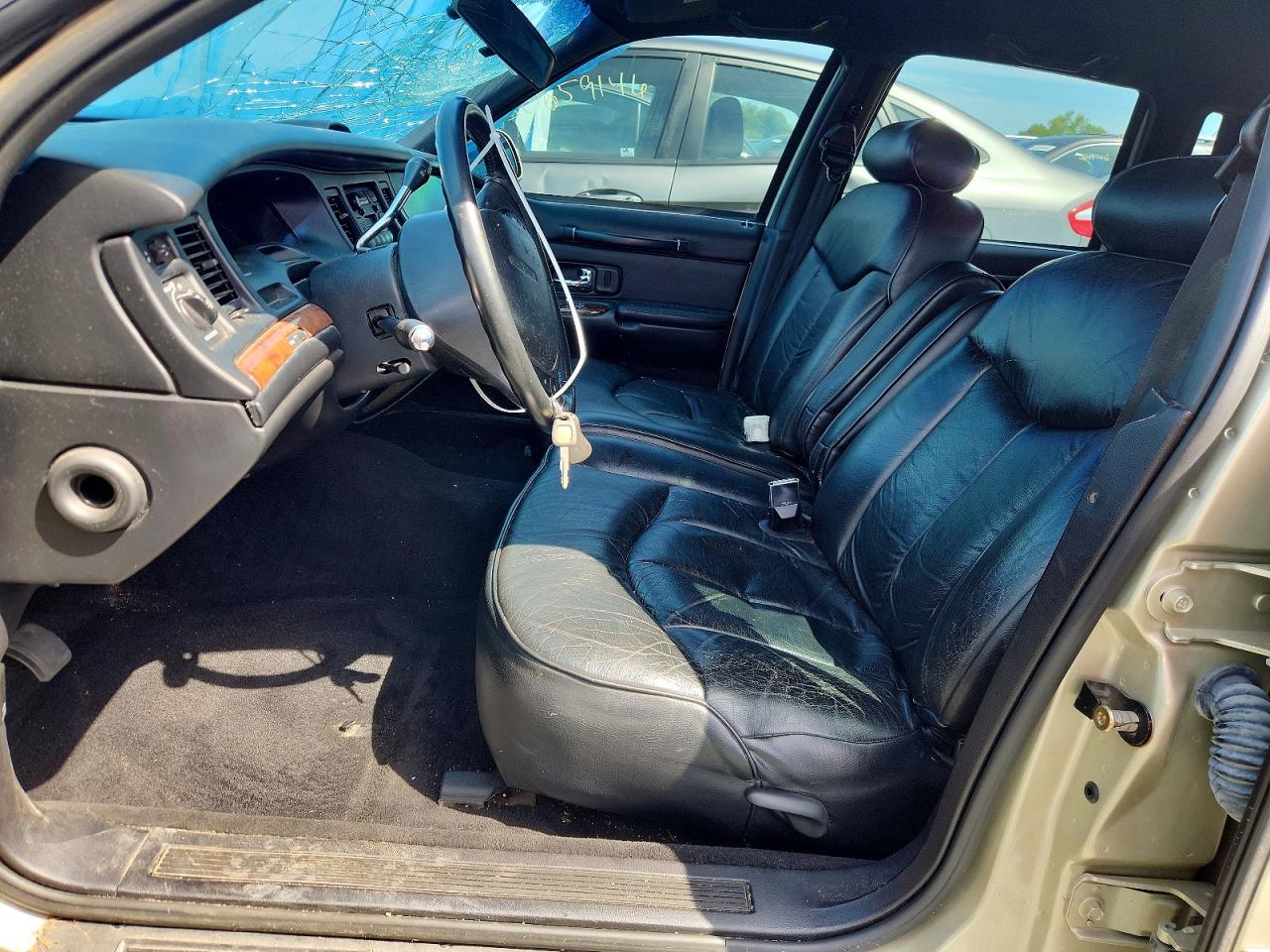 1997 Lincoln Town Car Executive Gold vin: 1LNLM81W0VY754975