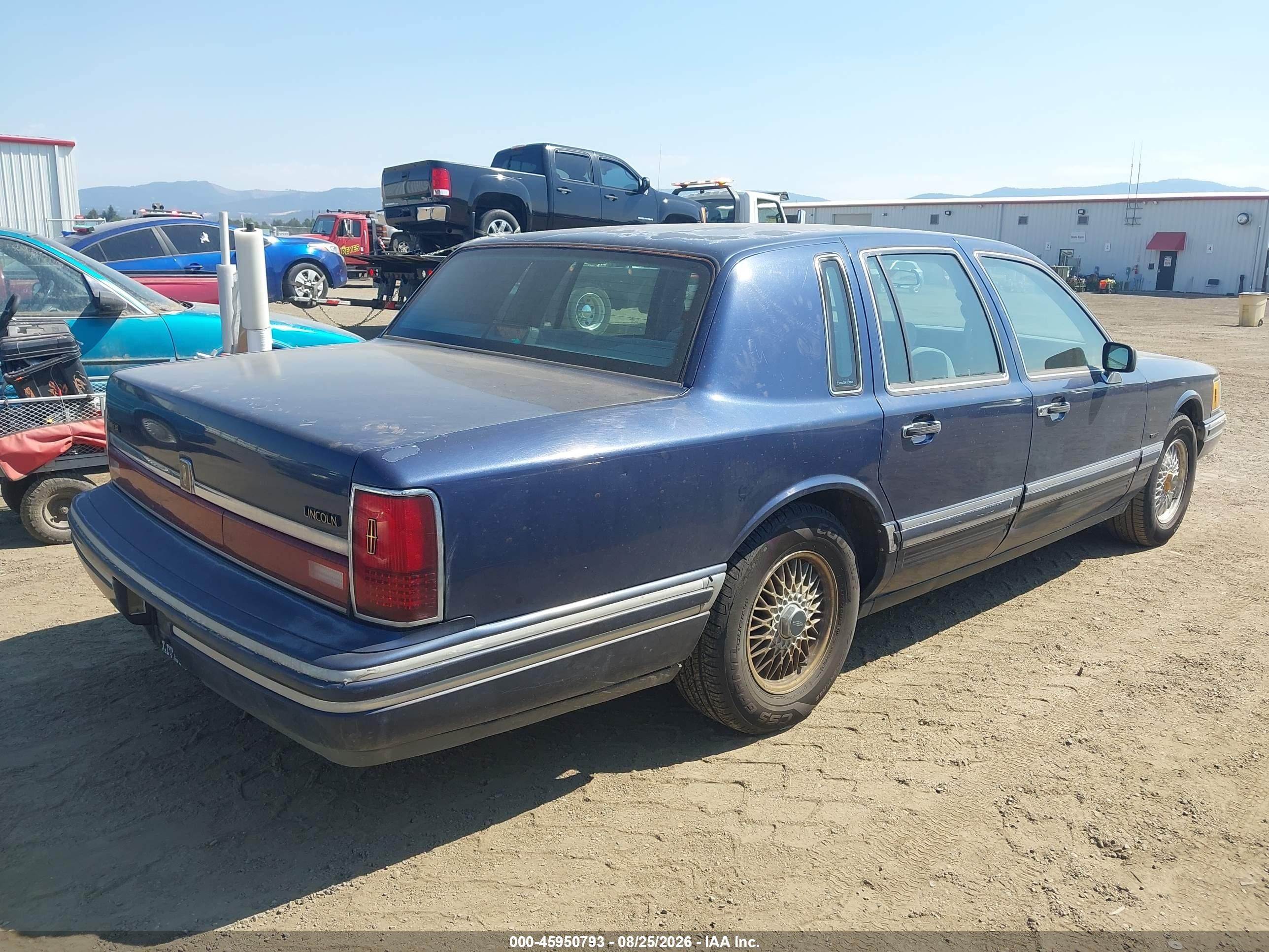 1994 Lincoln Town Car Executive Dark Blue vin: 1LNLM81W1RY710490