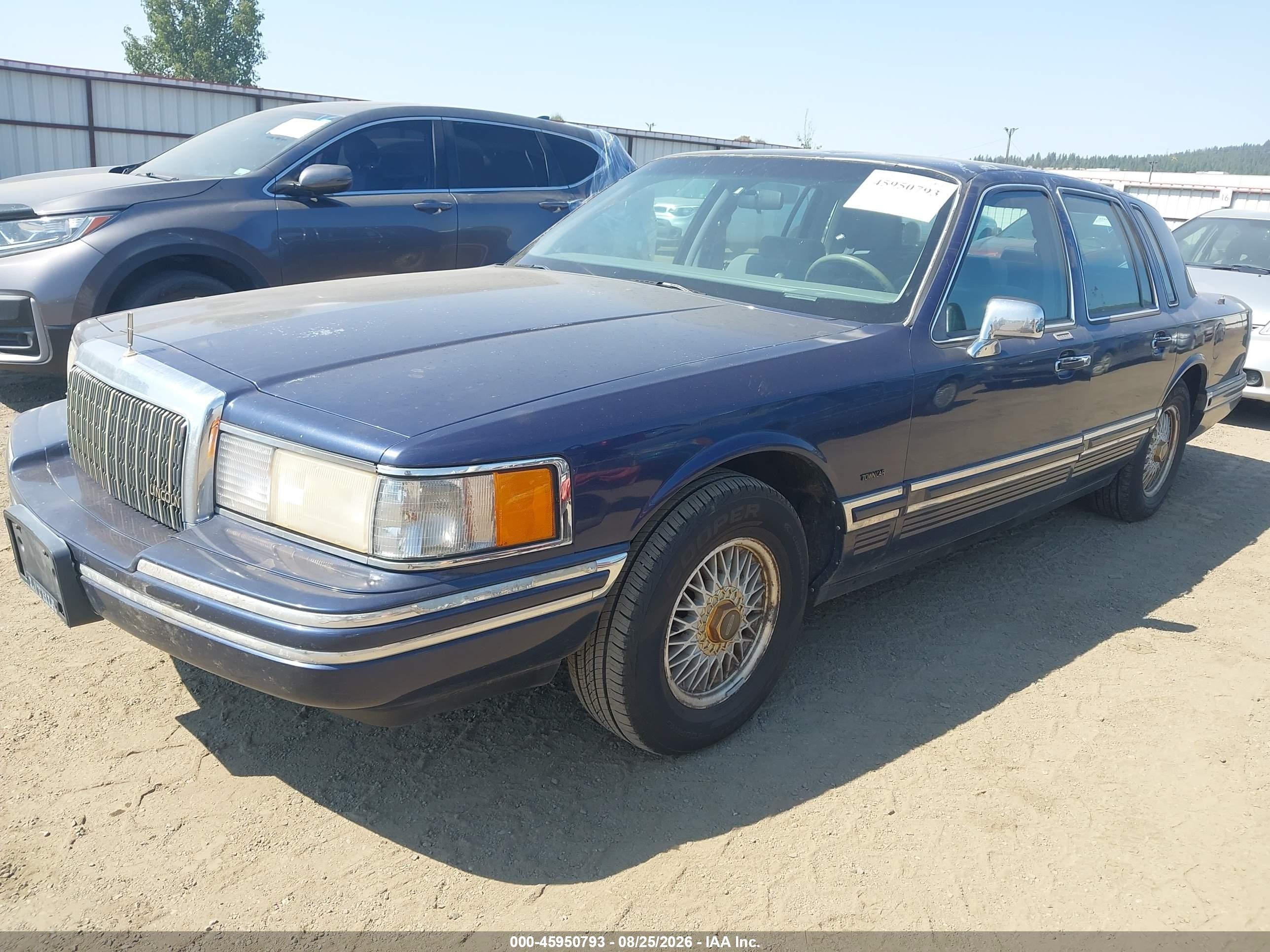 1994 Lincoln Town Car Executive Dark Blue vin: 1LNLM81W1RY710490