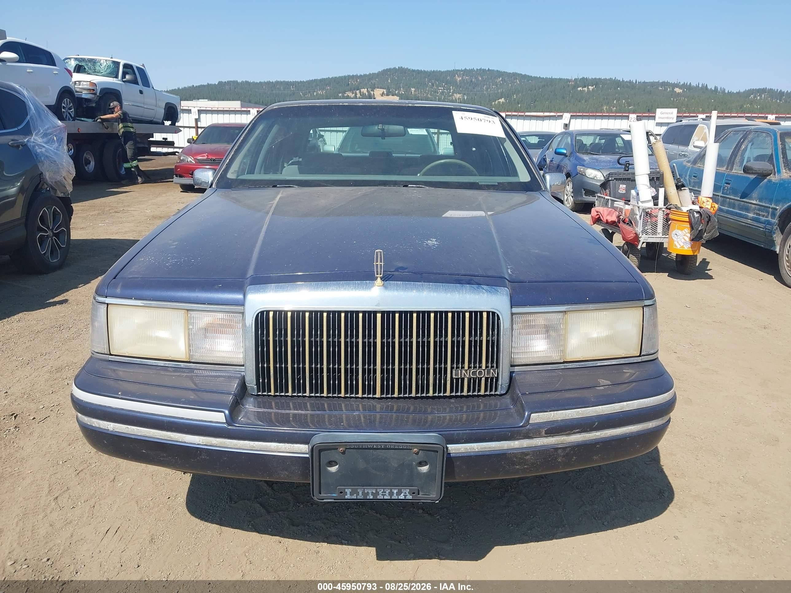 1994 Lincoln Town Car Executive Dark Blue vin: 1LNLM81W1RY710490