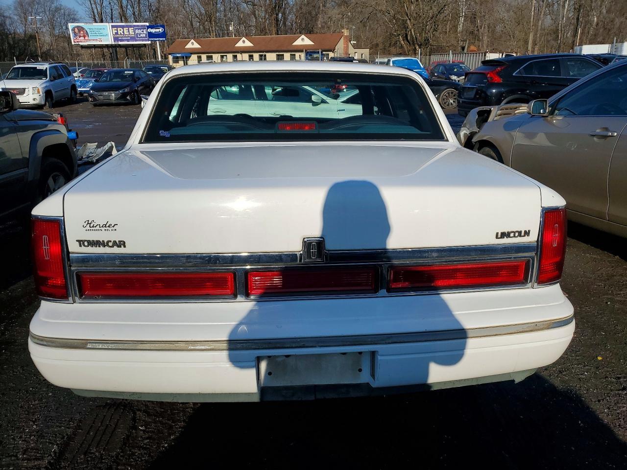 1995 Lincoln Town Car Executive Белый vin: 1LNLM81W1SY619578