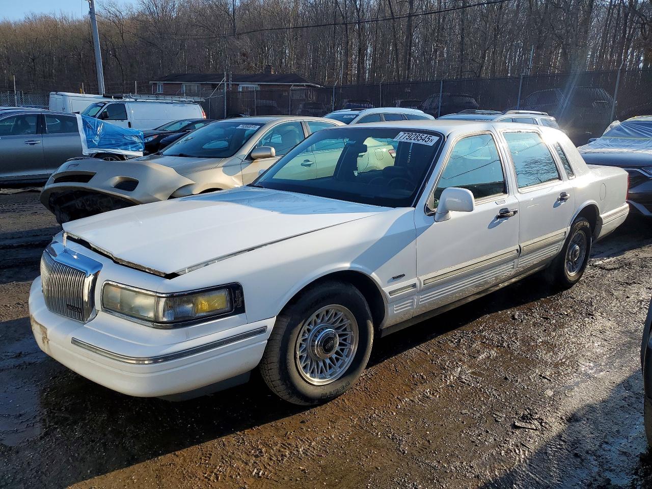 1995 Lincoln Town Car Executive White vin: 1LNLM81W1SY619578