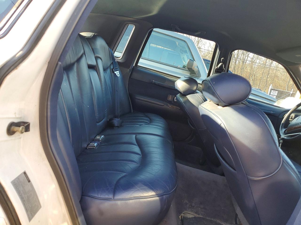 1995 Lincoln Town Car Executive Белый vin: 1LNLM81W1SY619578