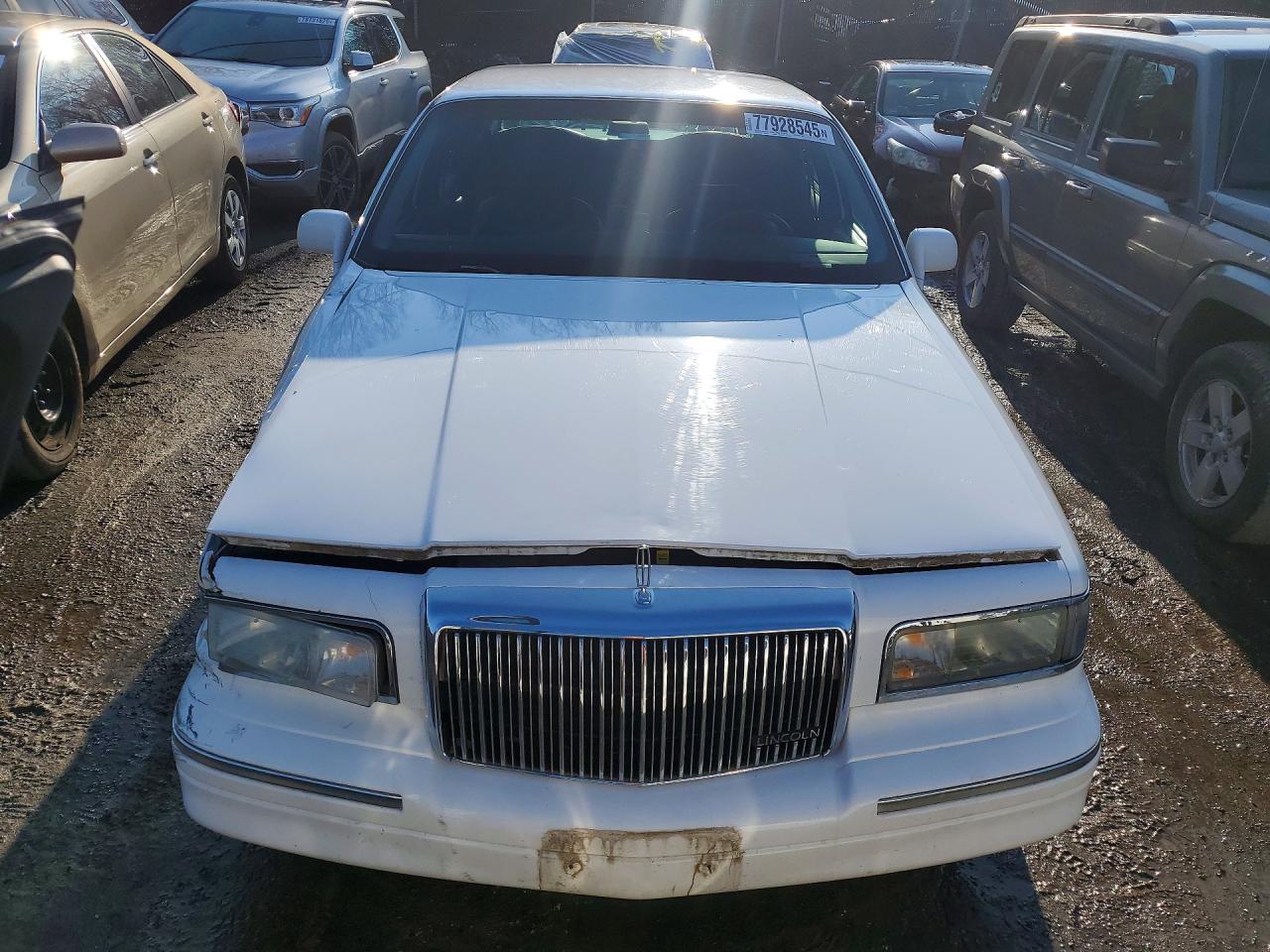1995 Lincoln Town Car Executive Белый vin: 1LNLM81W1SY619578