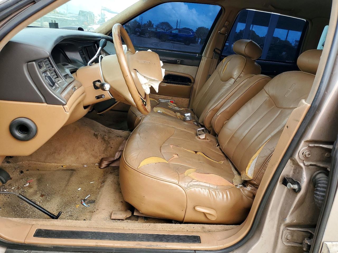 1995 Lincoln Town Car Executive Бежевый vin: 1LNLM81W1SY671793