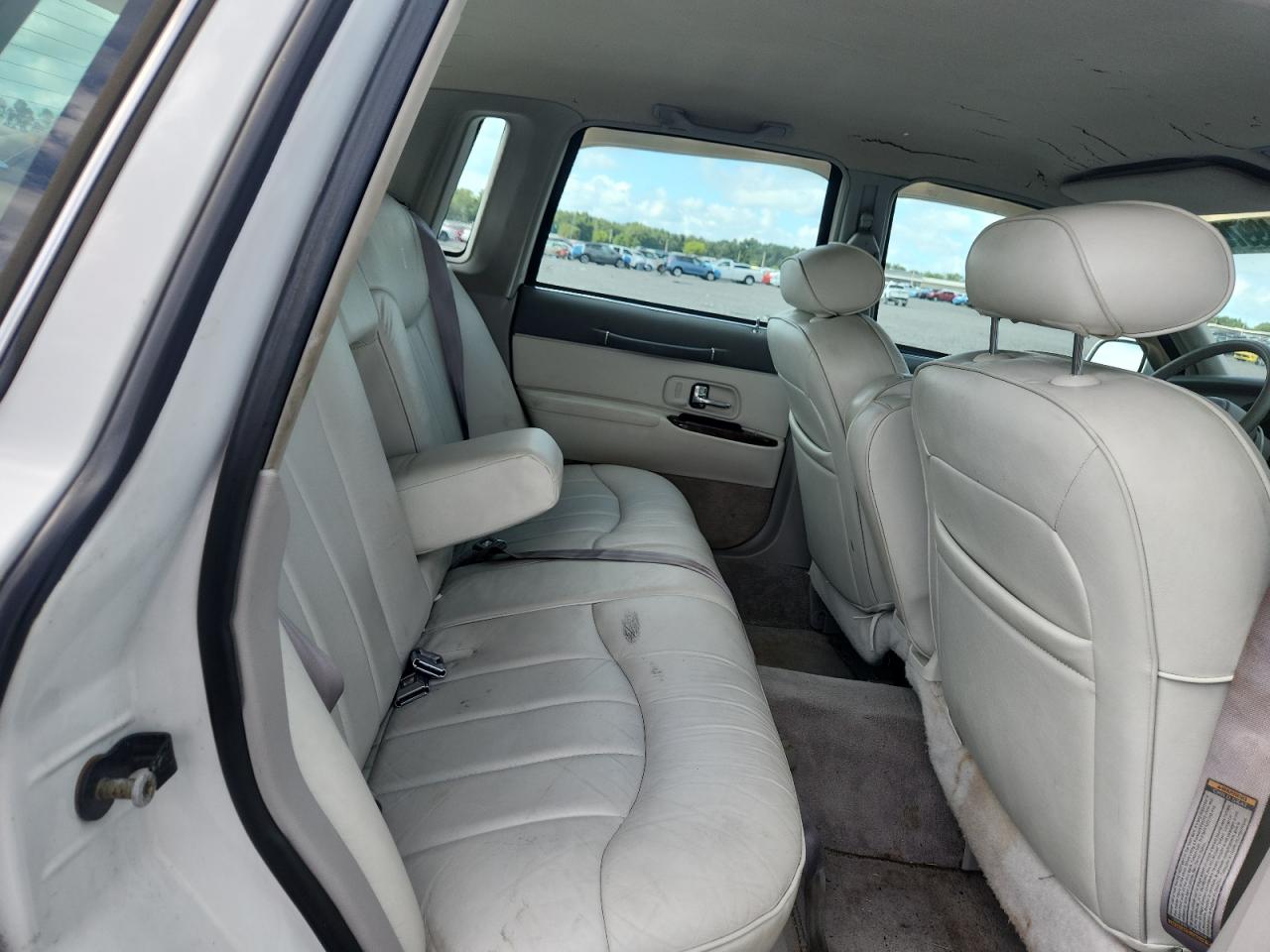 1996 Lincoln Town Car Executive White vin: 1LNLM81W3TY732899