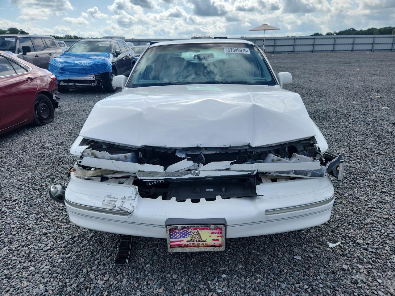 1996 Lincoln Town Car Executive White vin: 1LNLM81W3TY732899