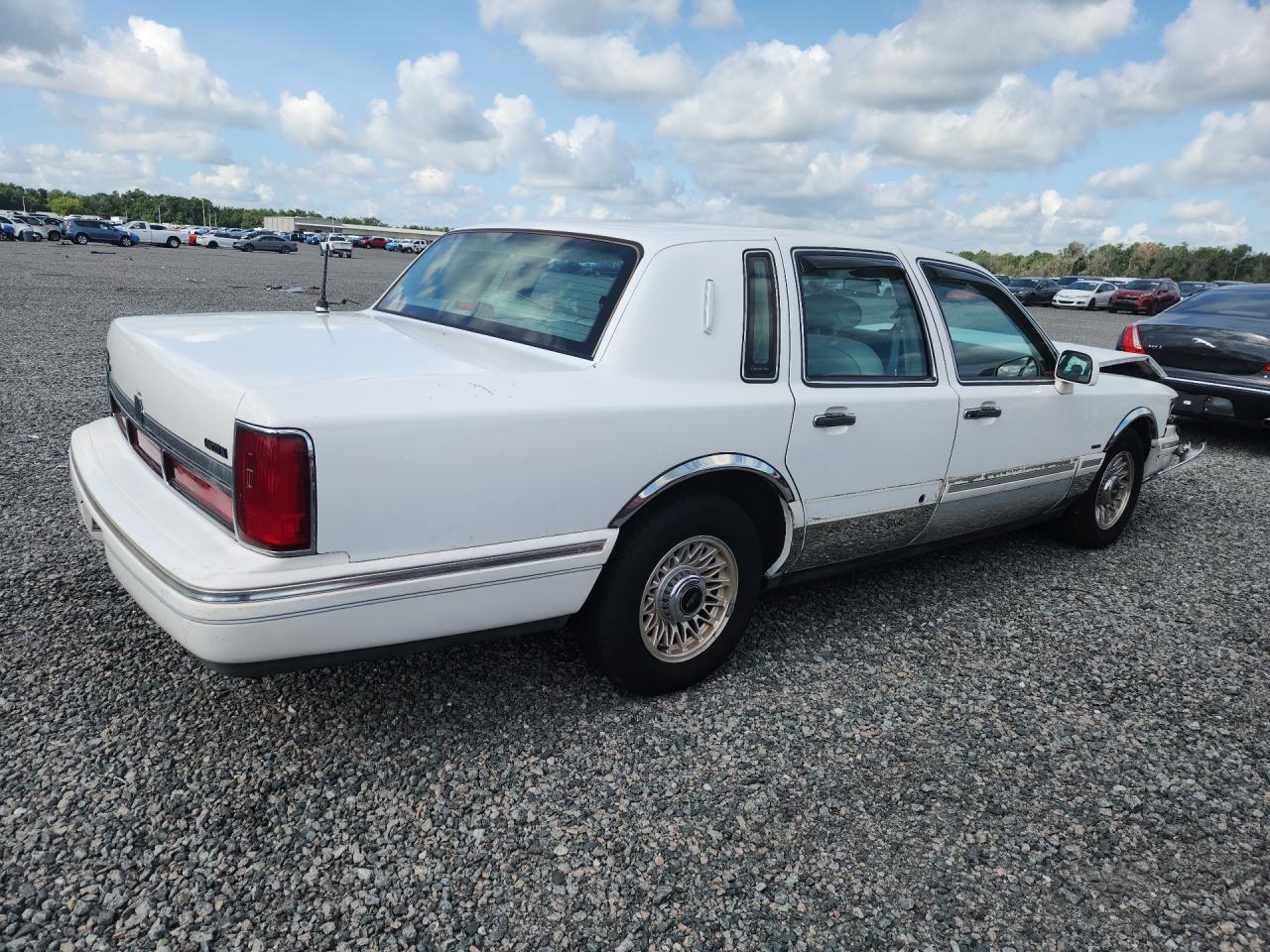 1996 Lincoln Town Car Executive White vin: 1LNLM81W3TY732899
