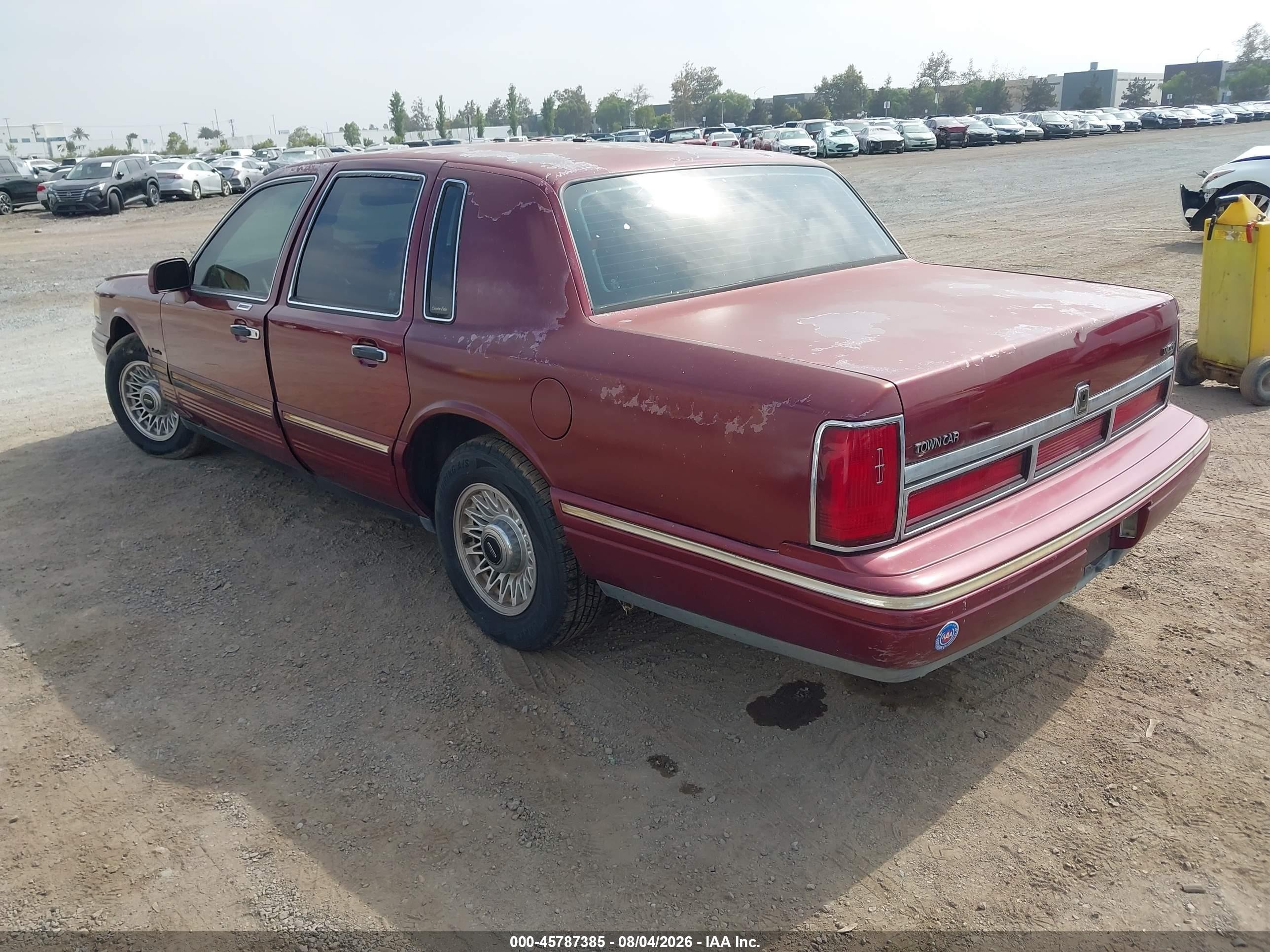 1997 Lincoln Town Car Executive Burgundy vin: 1LNLM81W3VY688857