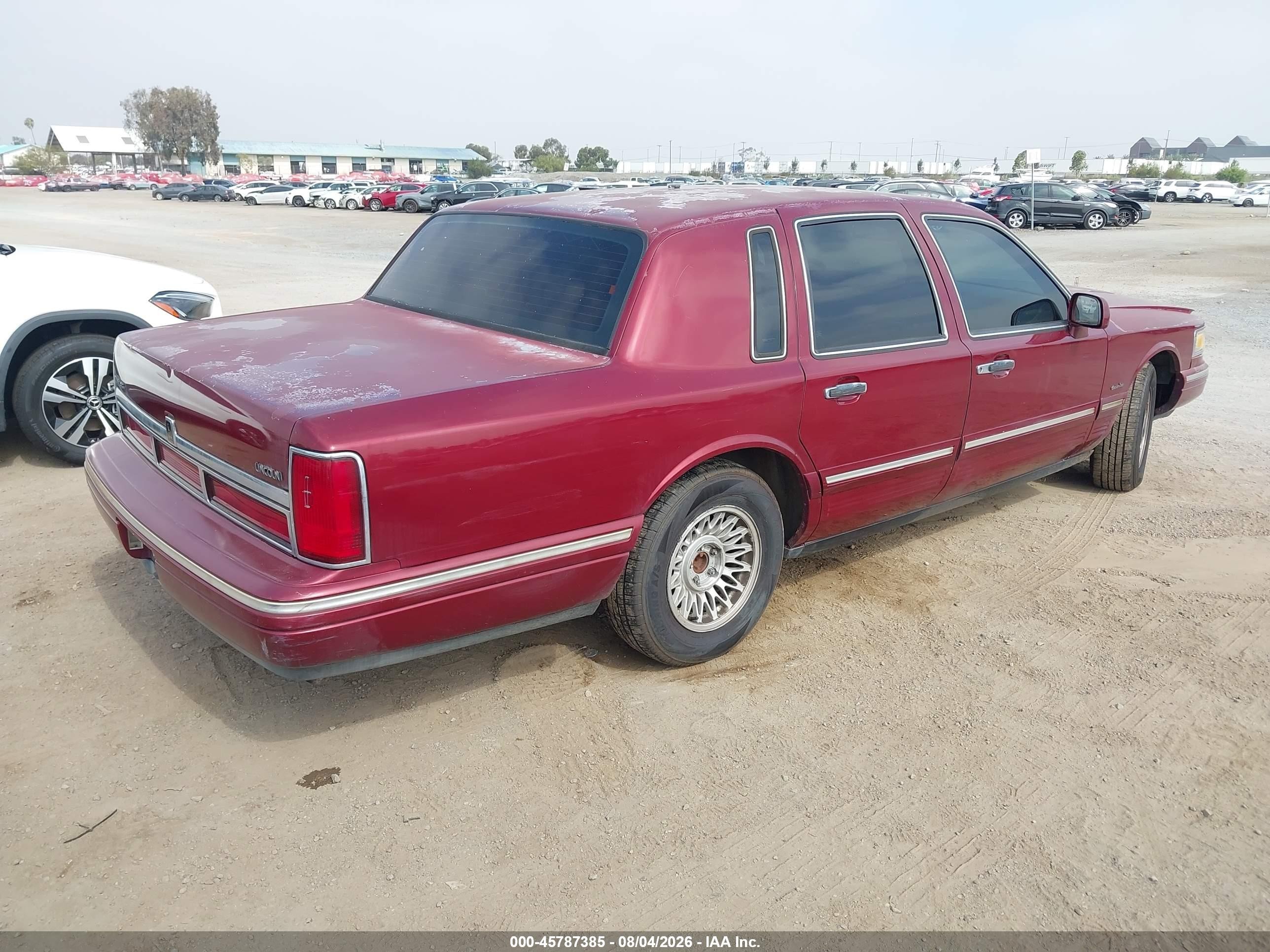 1997 Lincoln Town Car Executive Burgundy vin: 1LNLM81W3VY688857