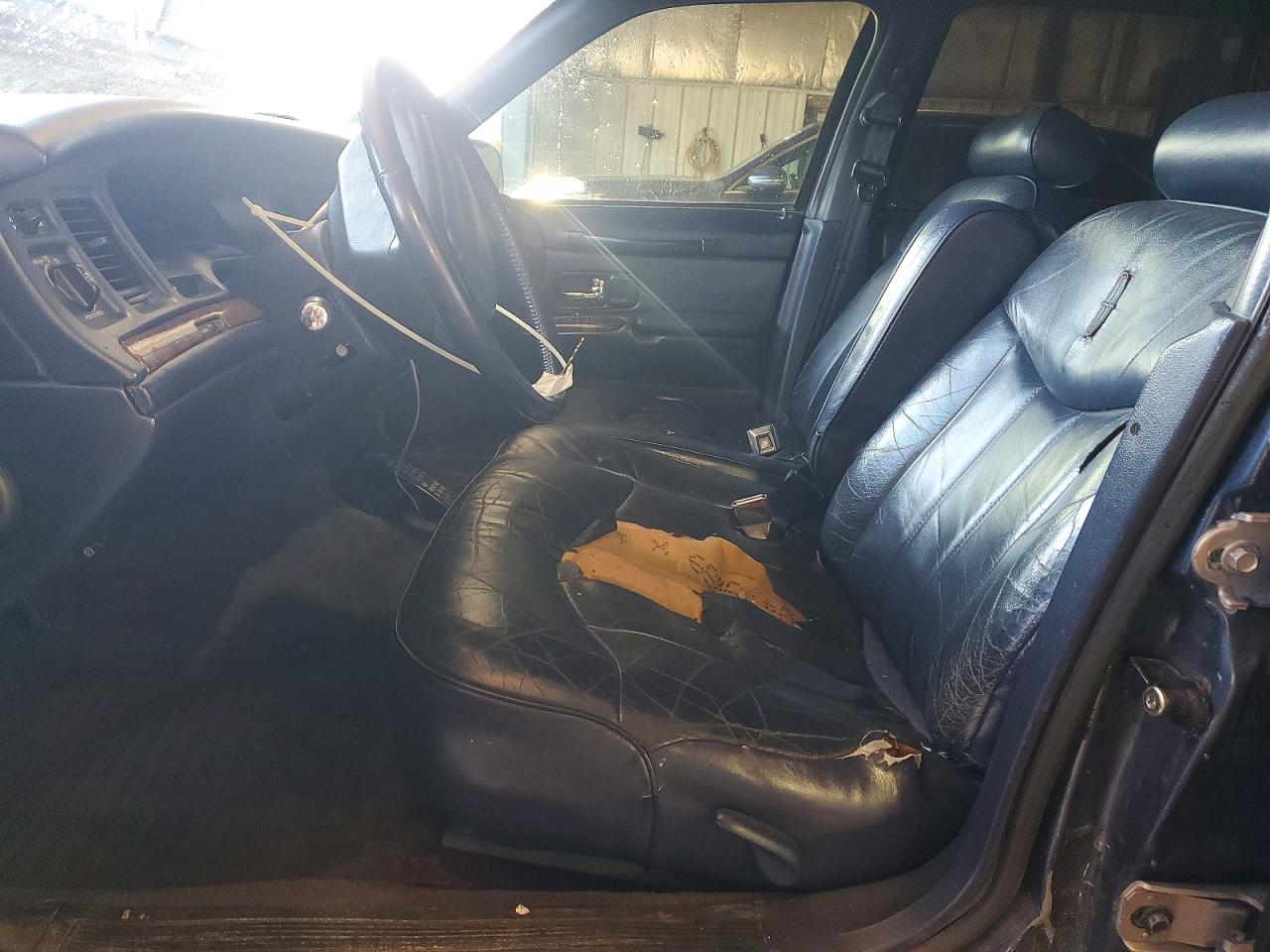 1996 Lincoln Town Car Executive Blue vin: 1LNLM81W4TY624517