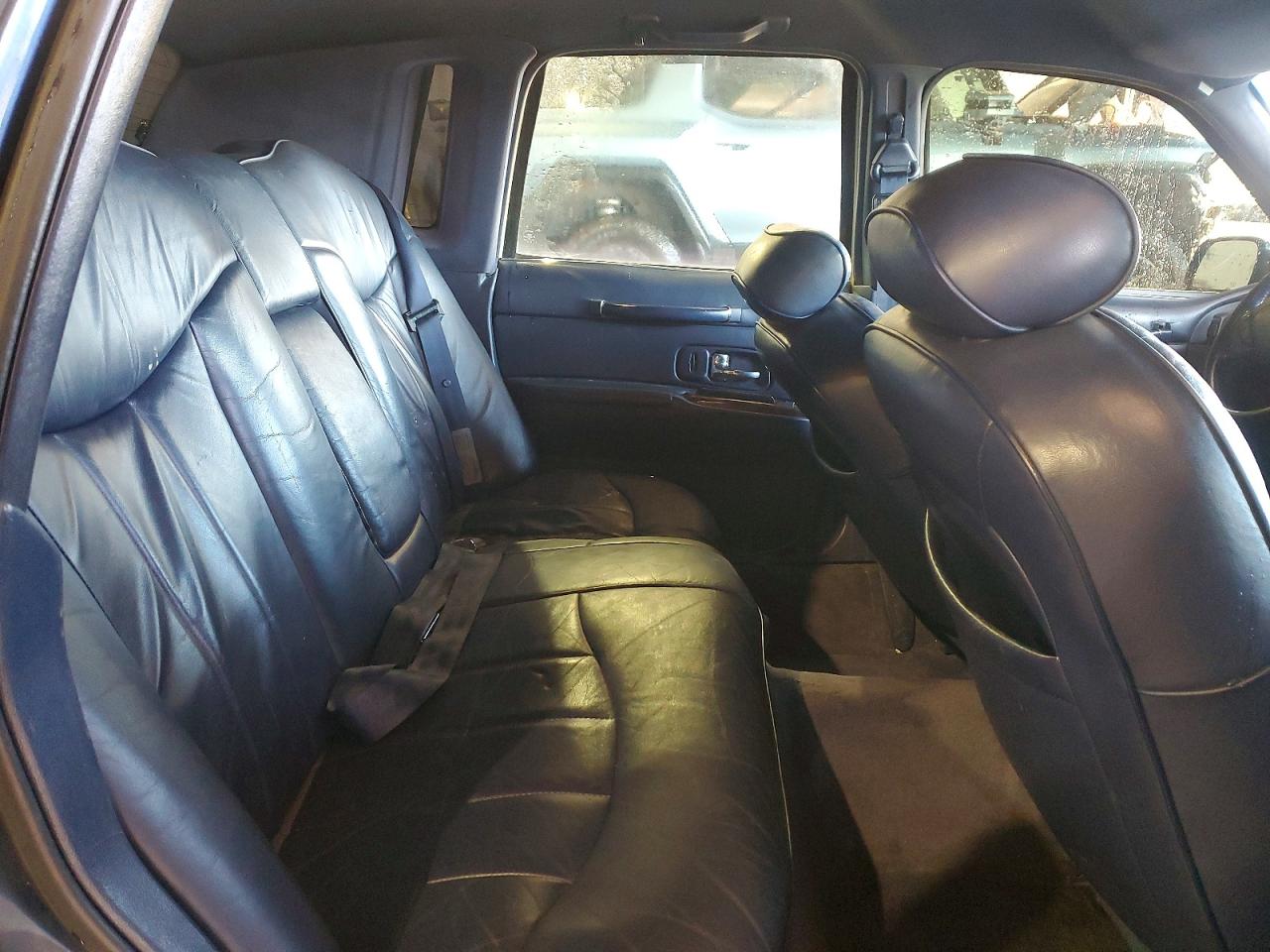 1996 Lincoln Town Car Executive Blue vin: 1LNLM81W4TY624517