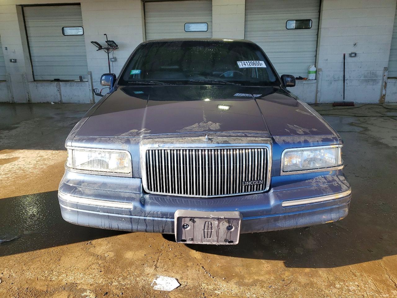 1996 Lincoln Town Car Executive Blue vin: 1LNLM81W4TY624517