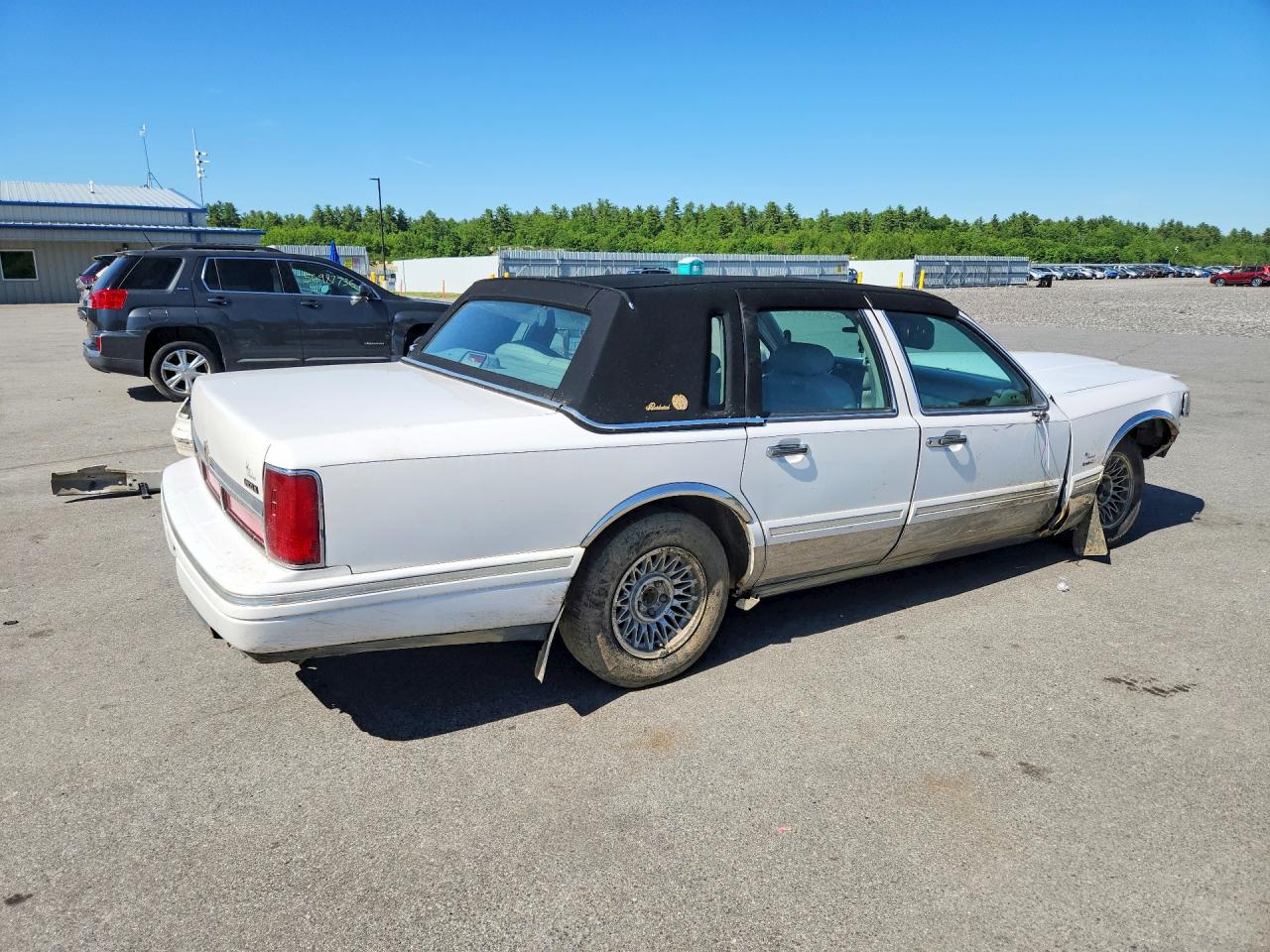 1997 Lincoln Town Car Executive Белый vin: 1LNLM81W4VY626318