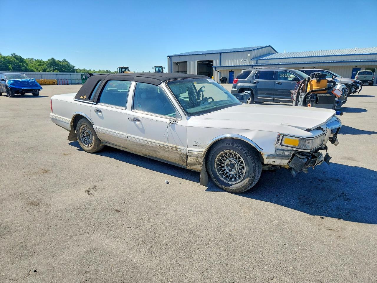 1997 Lincoln Town Car Executive Белый vin: 1LNLM81W4VY626318