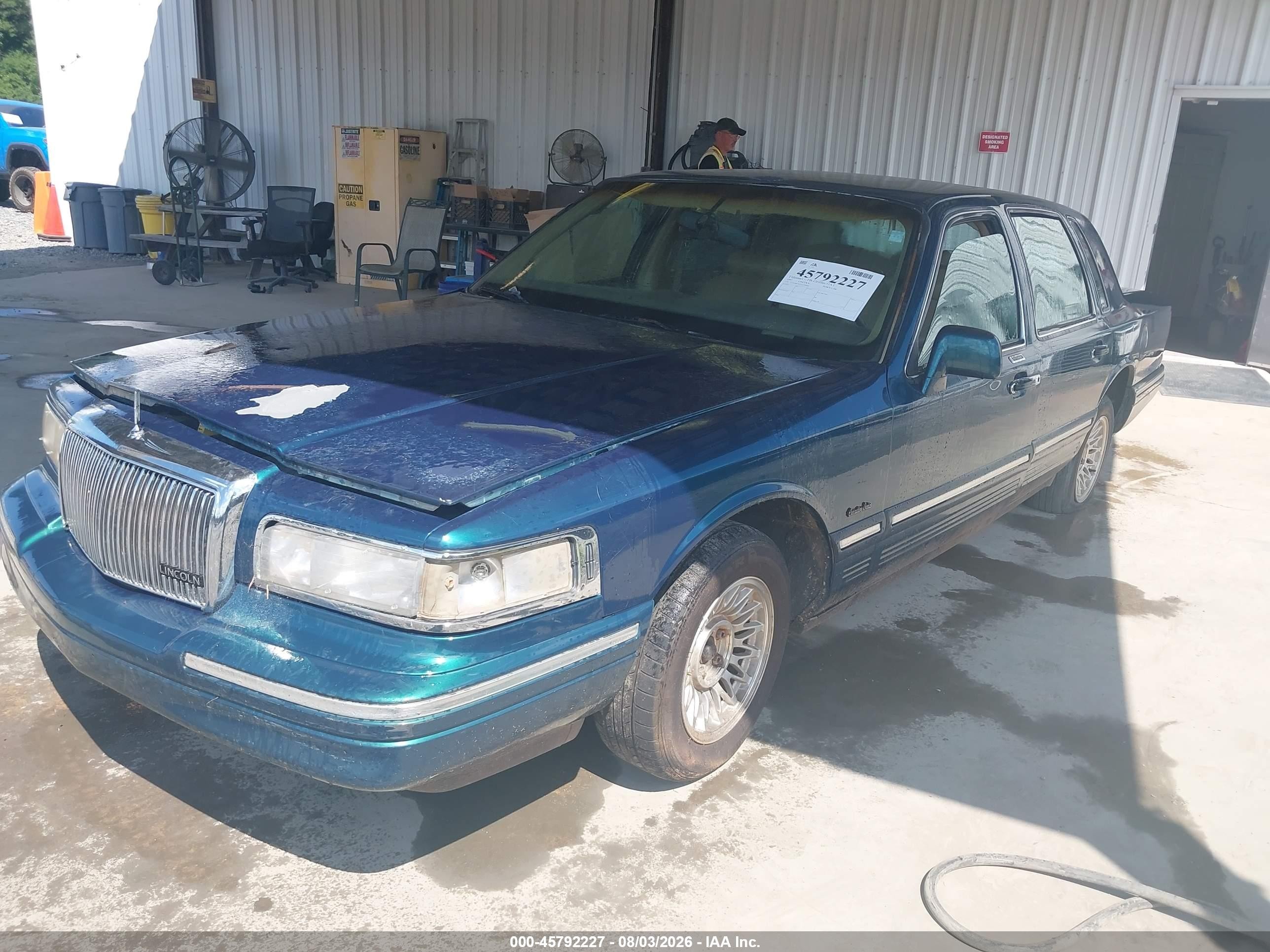 1997 Lincoln Town Car Executive Blue vin: 1LNLM81W4VY744000
