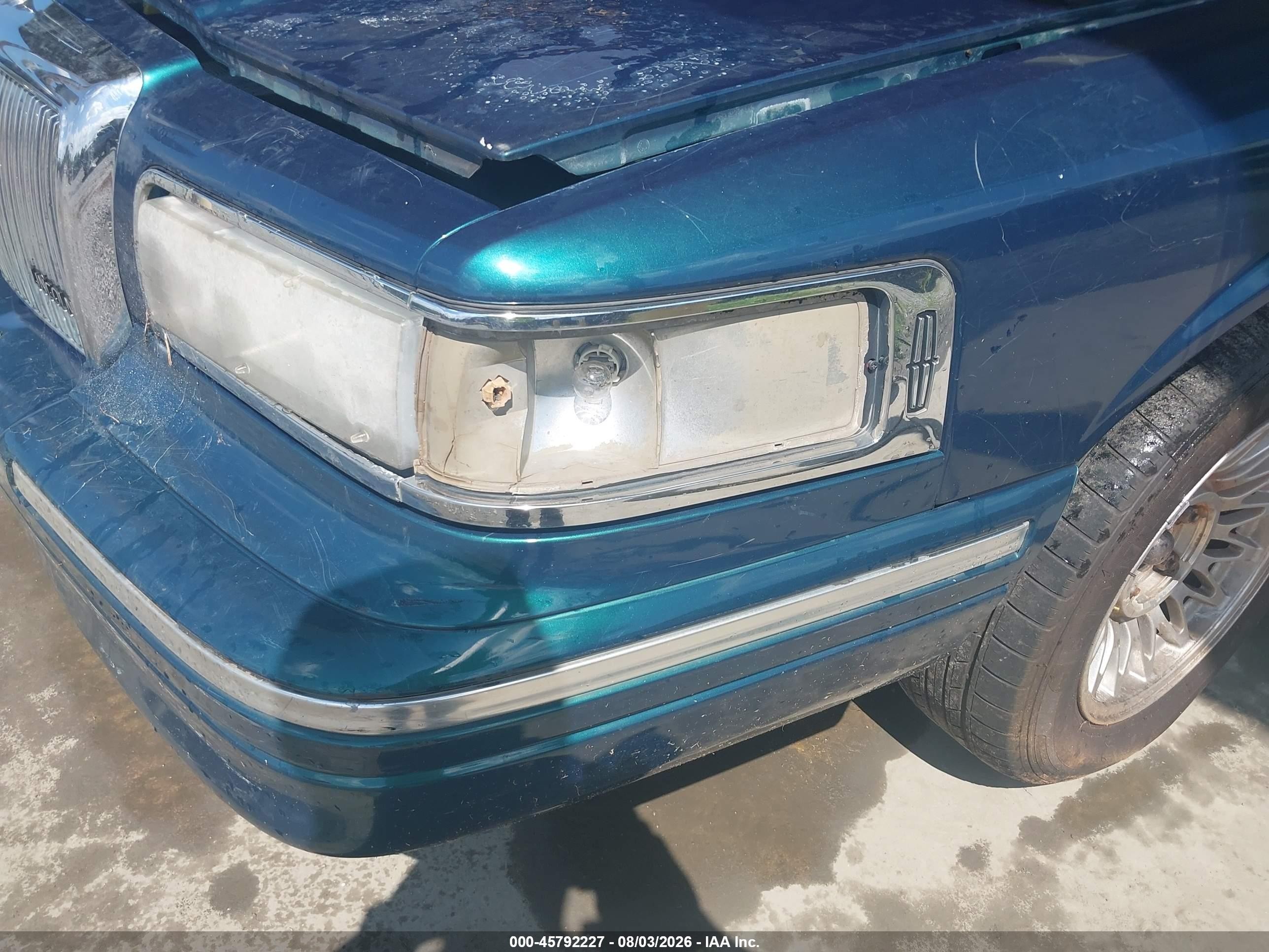 1997 Lincoln Town Car Executive Blue vin: 1LNLM81W4VY744000