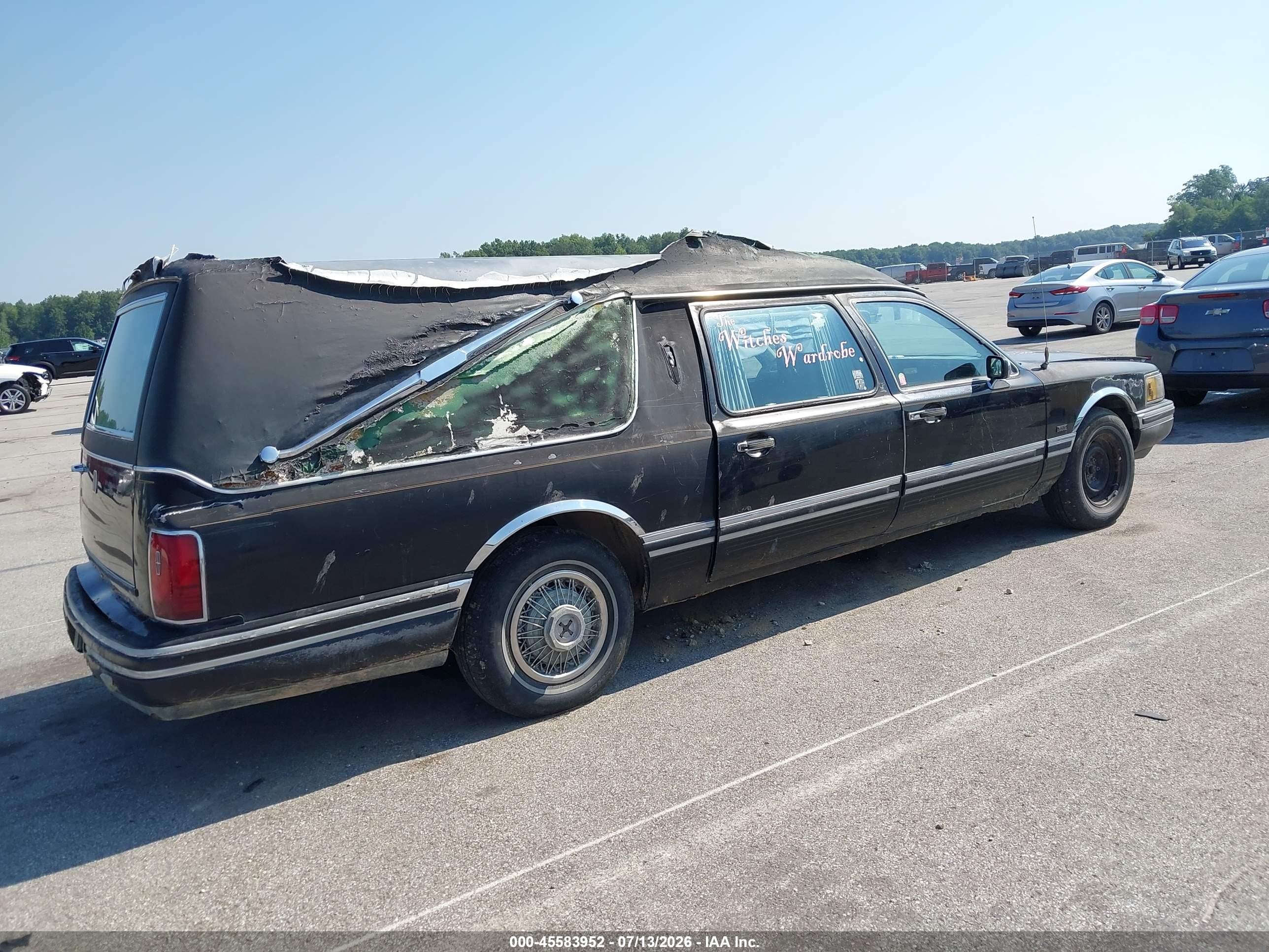 1992 Lincoln Town Car Executive Black vin: 1LNLM81W5NY756026
