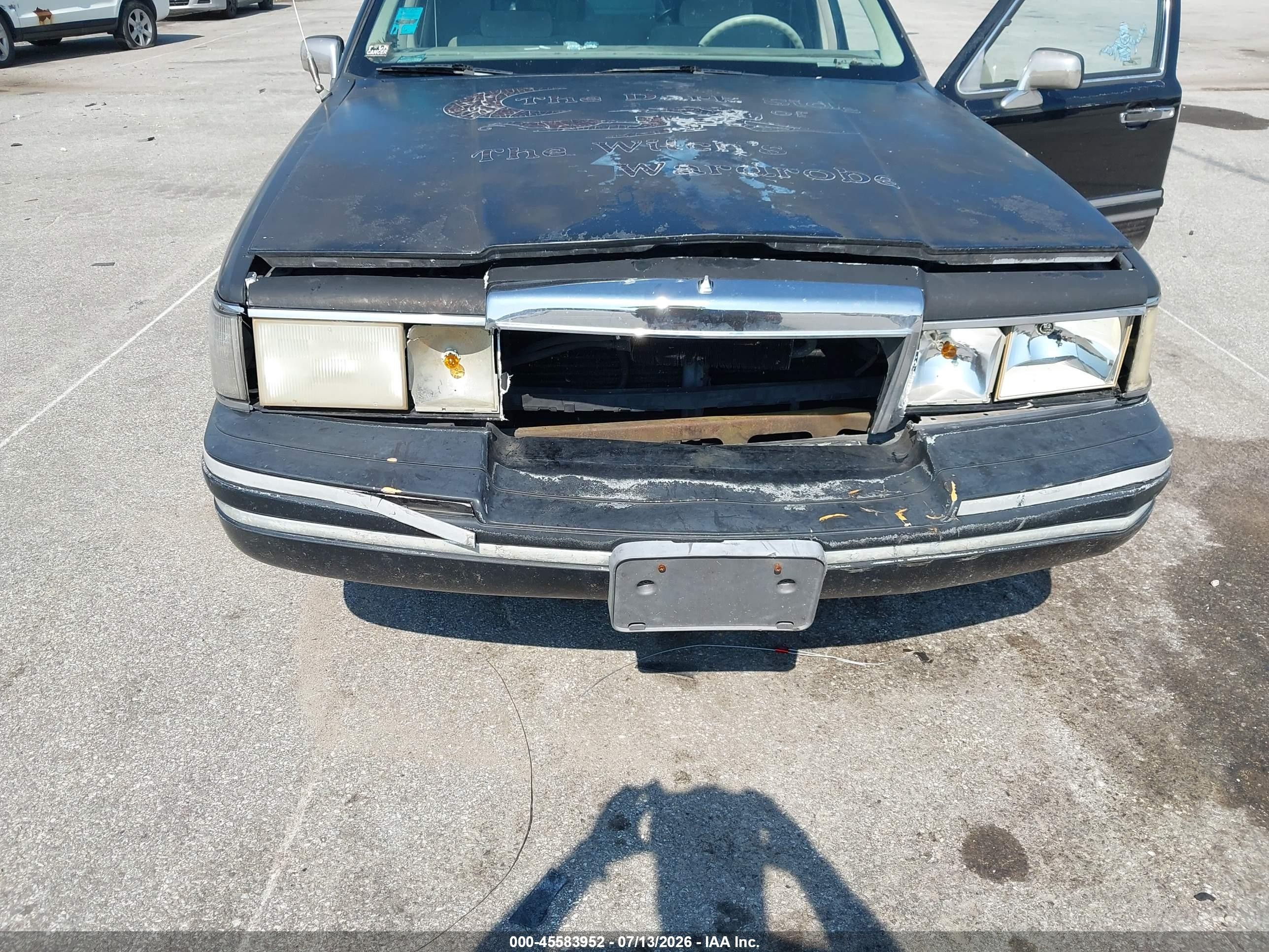 1992 Lincoln Town Car Executive Black vin: 1LNLM81W5NY756026