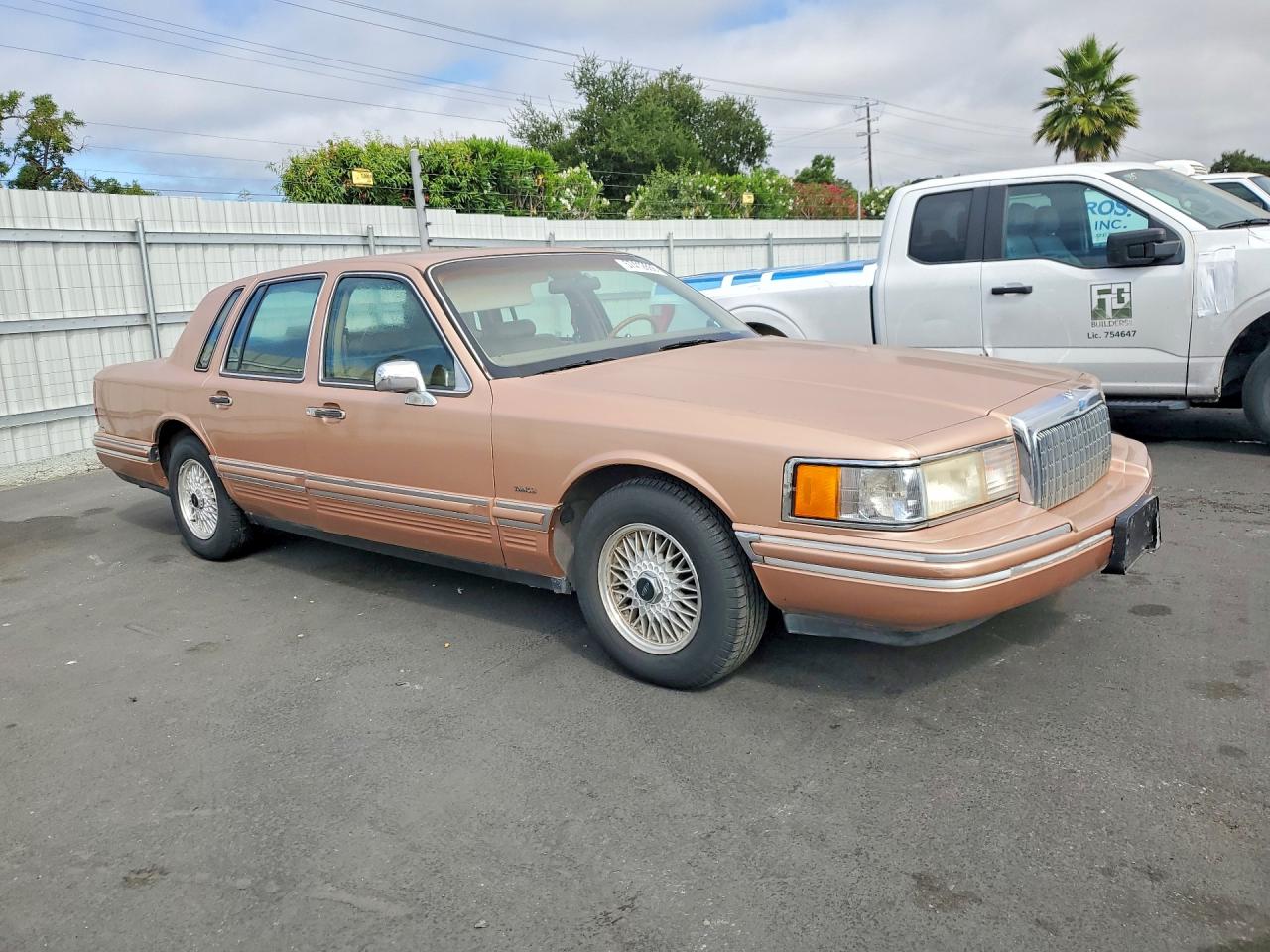 1994 Lincoln Town Car Executive Pink vin: 1LNLM81W5RY693239