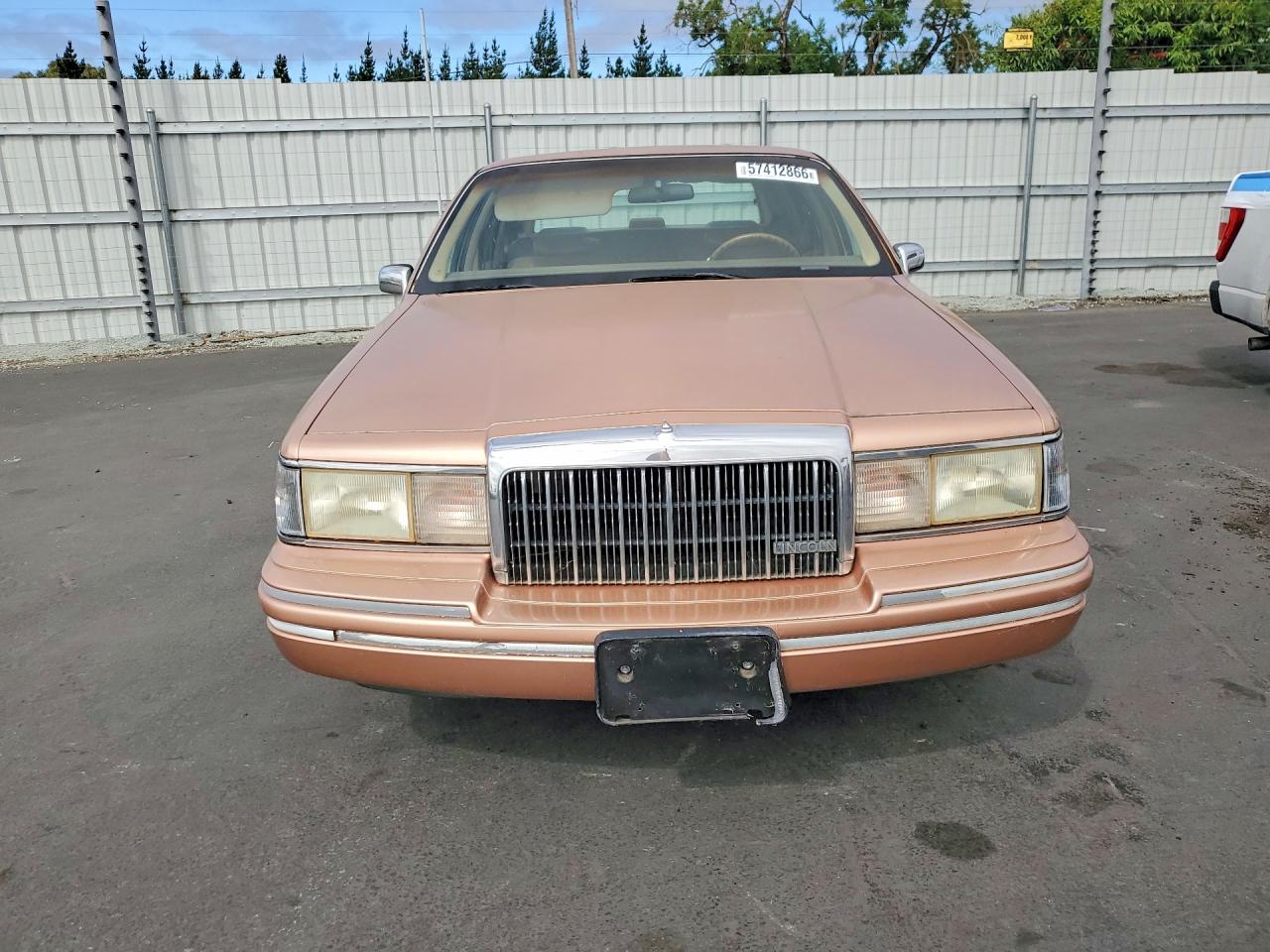 1994 Lincoln Town Car Executive Pink vin: 1LNLM81W5RY693239