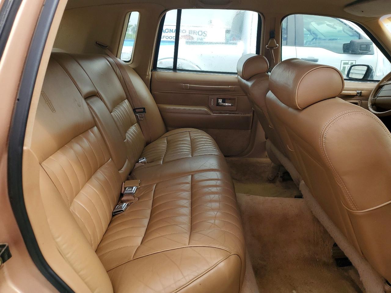 1994 Lincoln Town Car Executive Pink vin: 1LNLM81W5RY693239